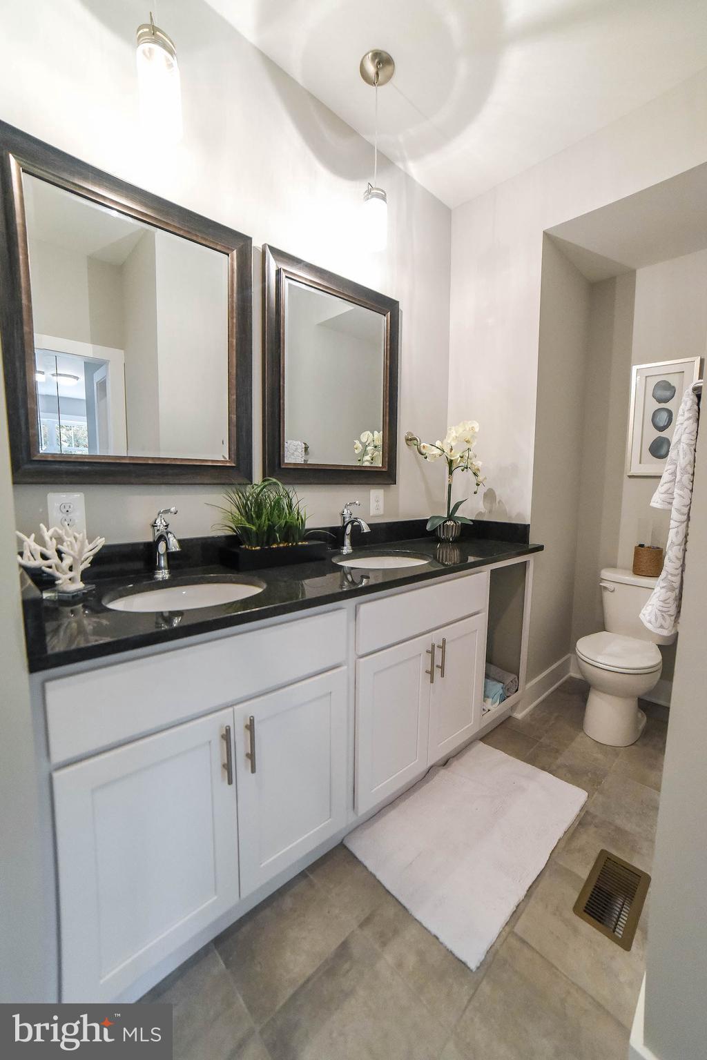 GOLDEN BEACH - Residential