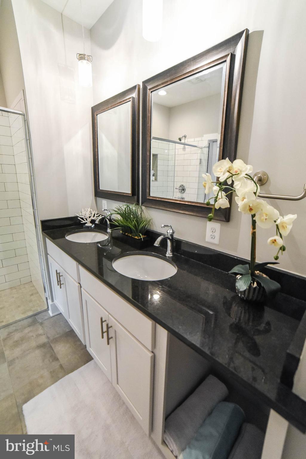 GOLDEN BEACH - Residential