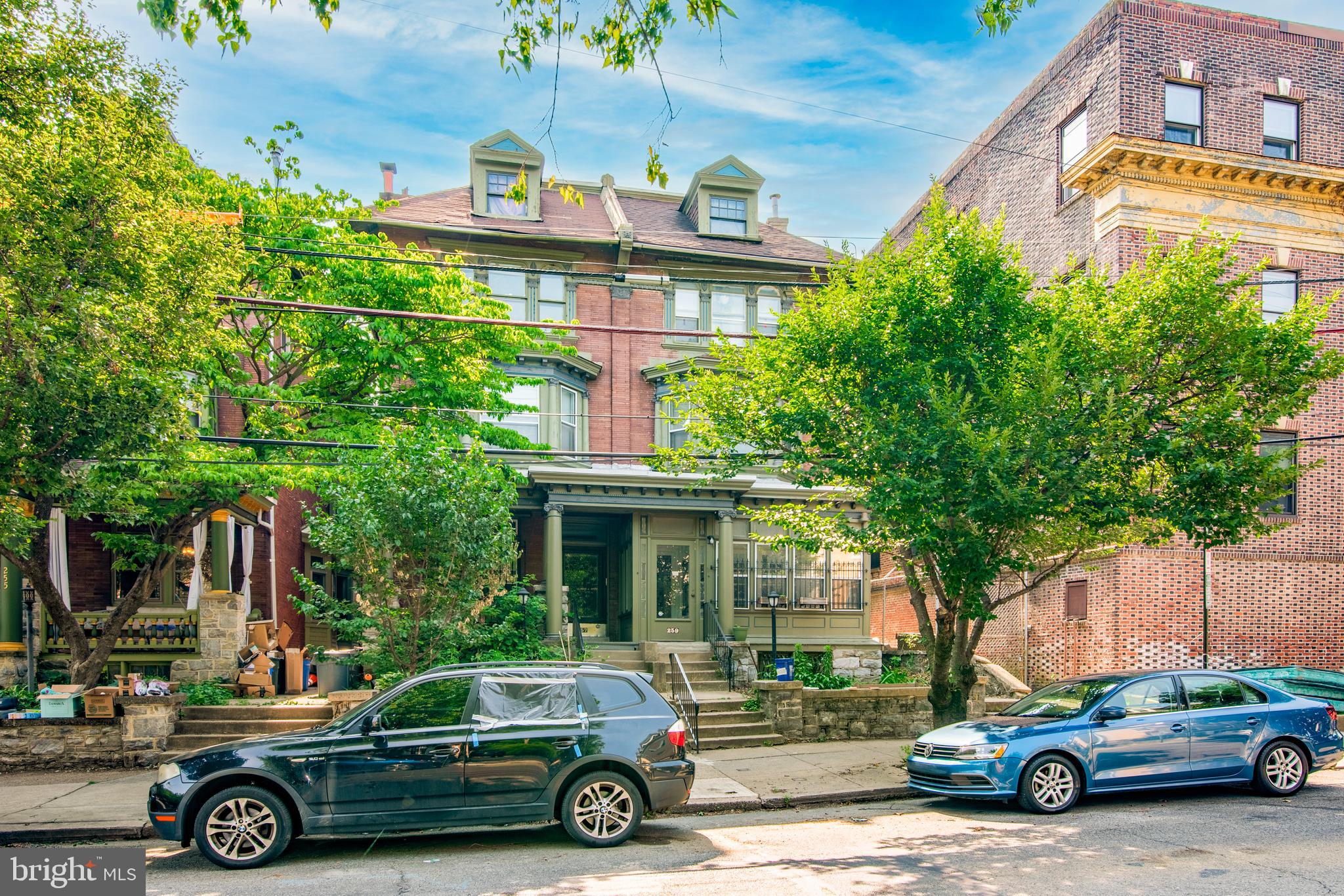 Interested in your own private Sun room and Backyard? Well we have the perfect unit for you
This spacious 2BR/1.5BA apartment is the perfect place for those who love natural light and fresh air.
The laundry facilities for the entire building are located in the basement, which is accessed from the rear of the building.
This apartment is located in a great location, just steps away from a variety of restaurants, shops, and public transportation. The Walk Score for this area is 90, making it a walker's paradise.
This property is pet-friendly, with a one-time nonrefundable pet deposit of $300 and a monthly pet fee of $50. Some dog breeds are restricted, and there is an additional monthly fee (depending on the dog's weight) for dogs over 50 pounds.
Utilities are paid as follows:
Tenant pays electricity and a $35 fixed monthly charge for water.
Owner pays water, sewer, and trash.
This apartment is available for immediate move-in, and flexible lease terms are available. The application fee is $50 per person, and there is a $35 fee per co-signer. The move-in costs include first month's rent, last month's rent, and a security deposit.
Request a Tour and Viewing through Rentwell Website: Call: 484 685 4752
rentwell.com/office/philadelphia/available-rentals