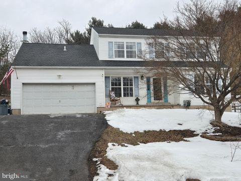 Photo of 2426 Donna Lane, POTTSTOWN, PA 19464 (MLS # PAMC2167400)