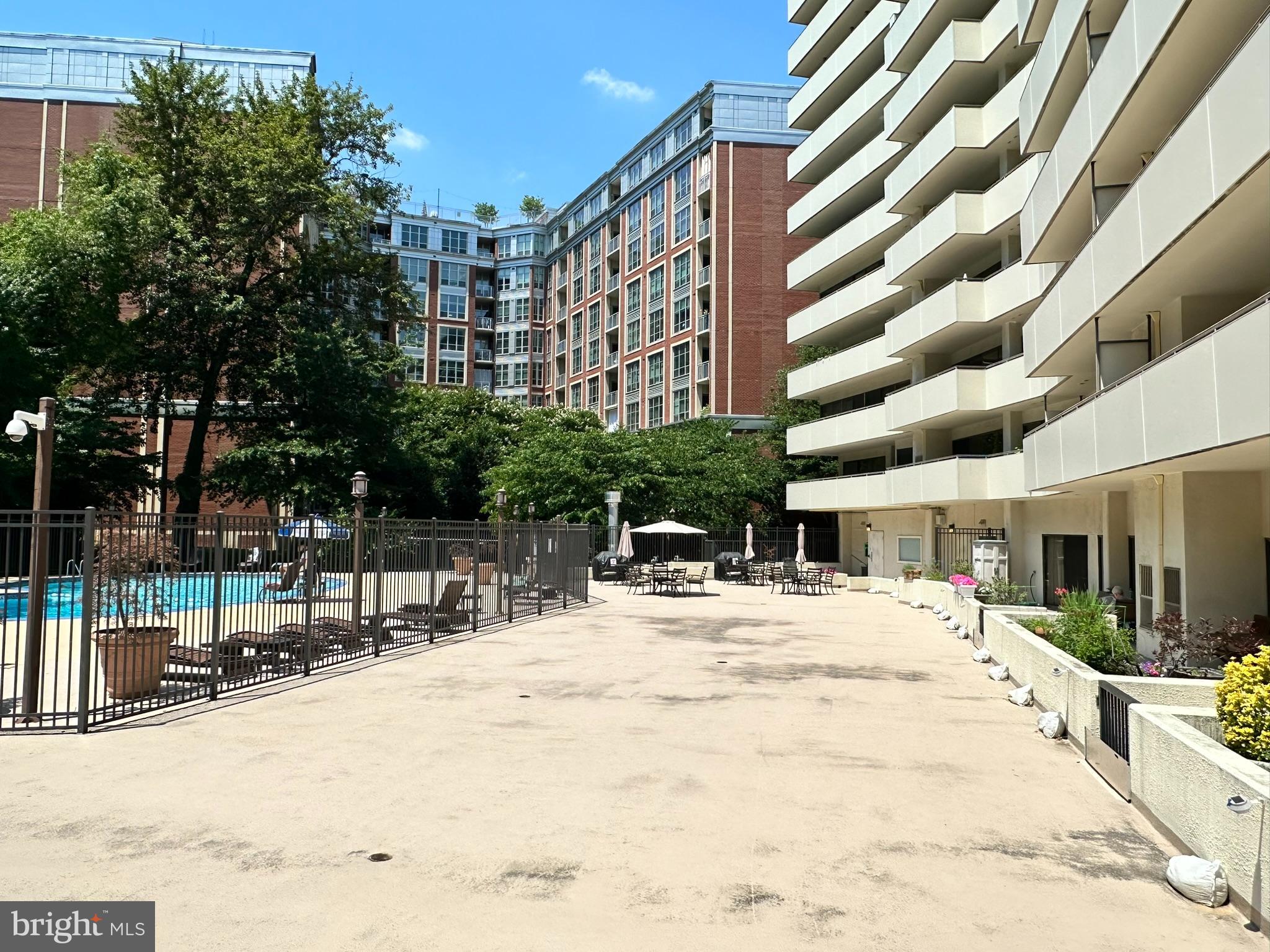 CARLYLE HOUSE - Residential Lease