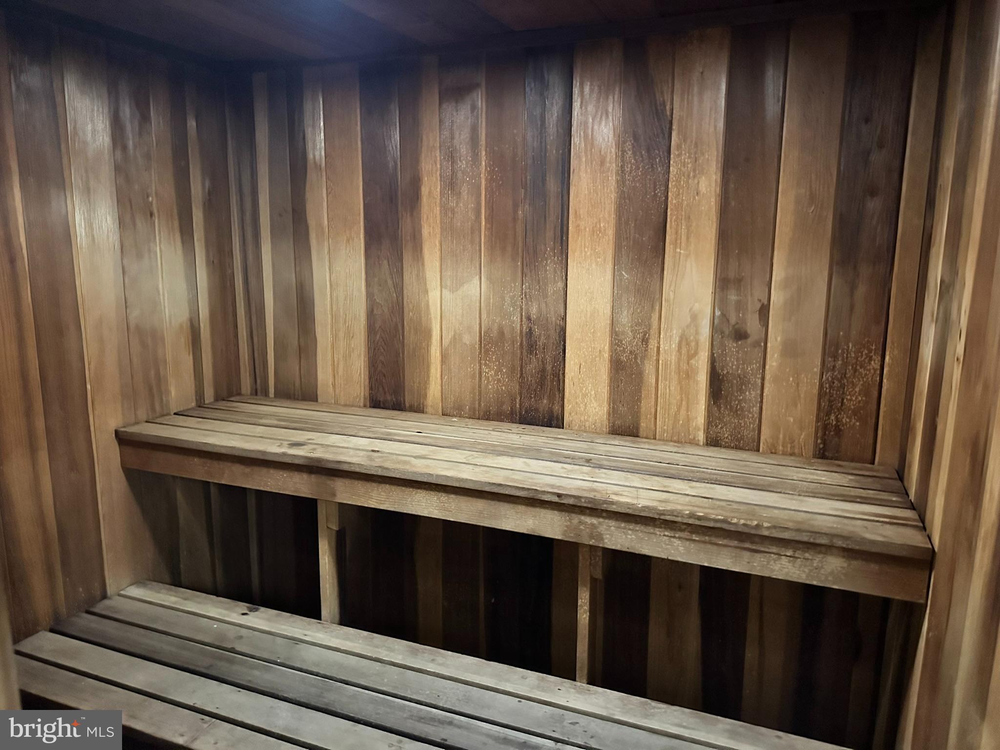 CARLYLE HOUSE - Residential Lease