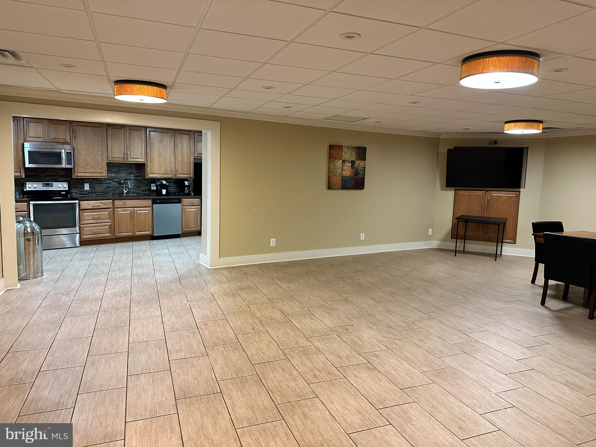 CARLYLE HOUSE - Residential Lease