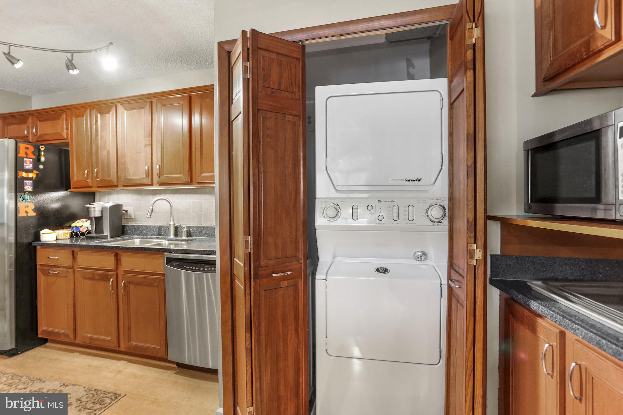 CARLYLE HOUSE - Residential Lease