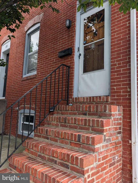 Townhouse For Sale - 127 S Castle Street<br/> BALTIMORE, MD 21231