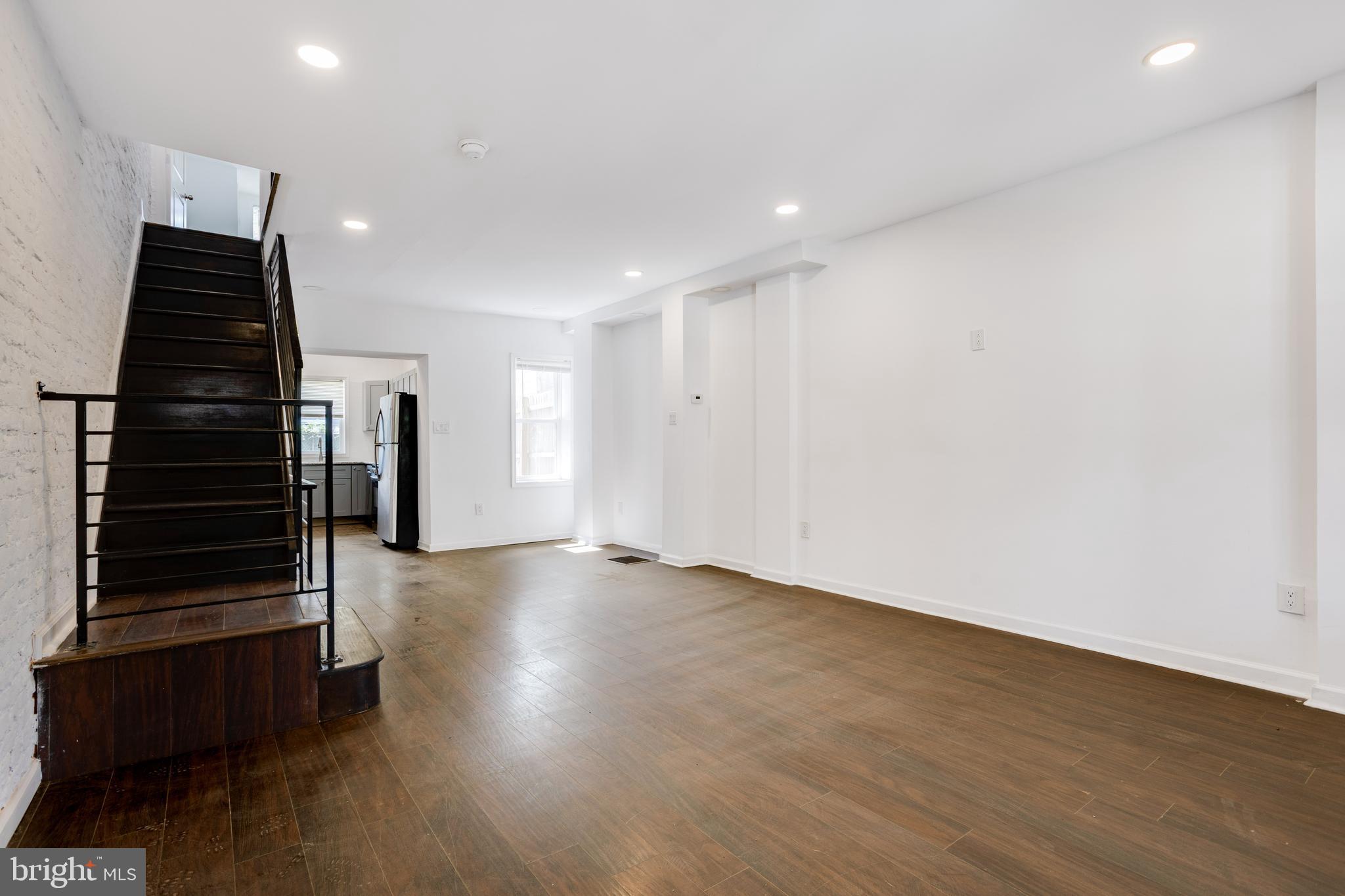 EAST KENSINGTON - Residential