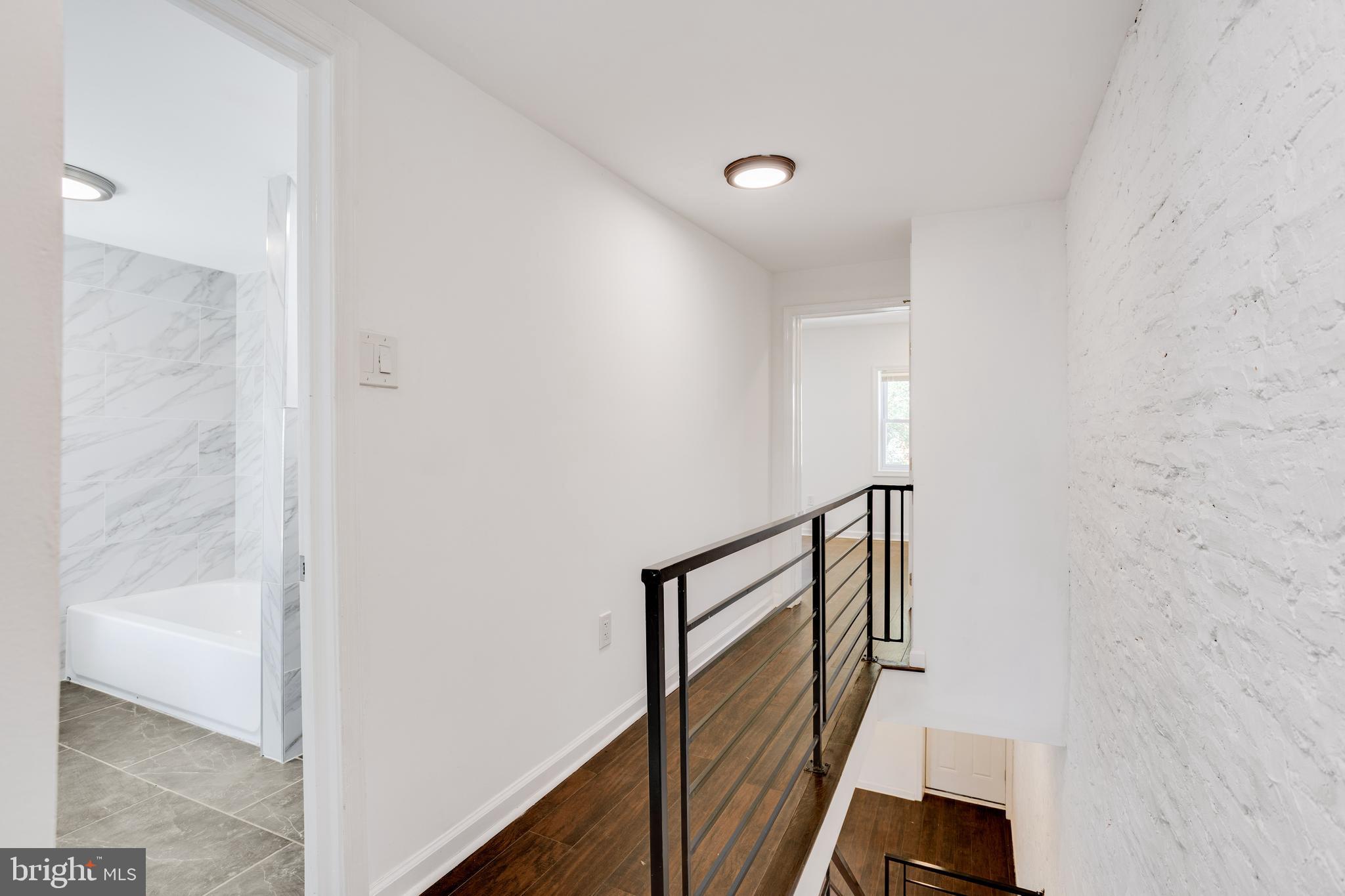 EAST KENSINGTON - Residential