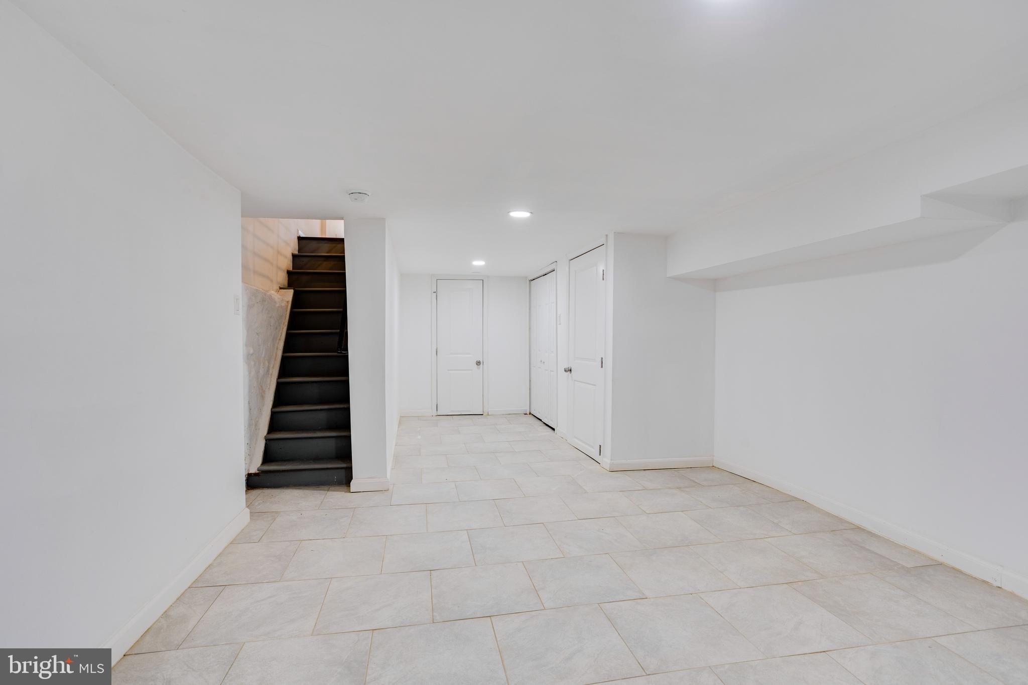 EAST KENSINGTON - Residential