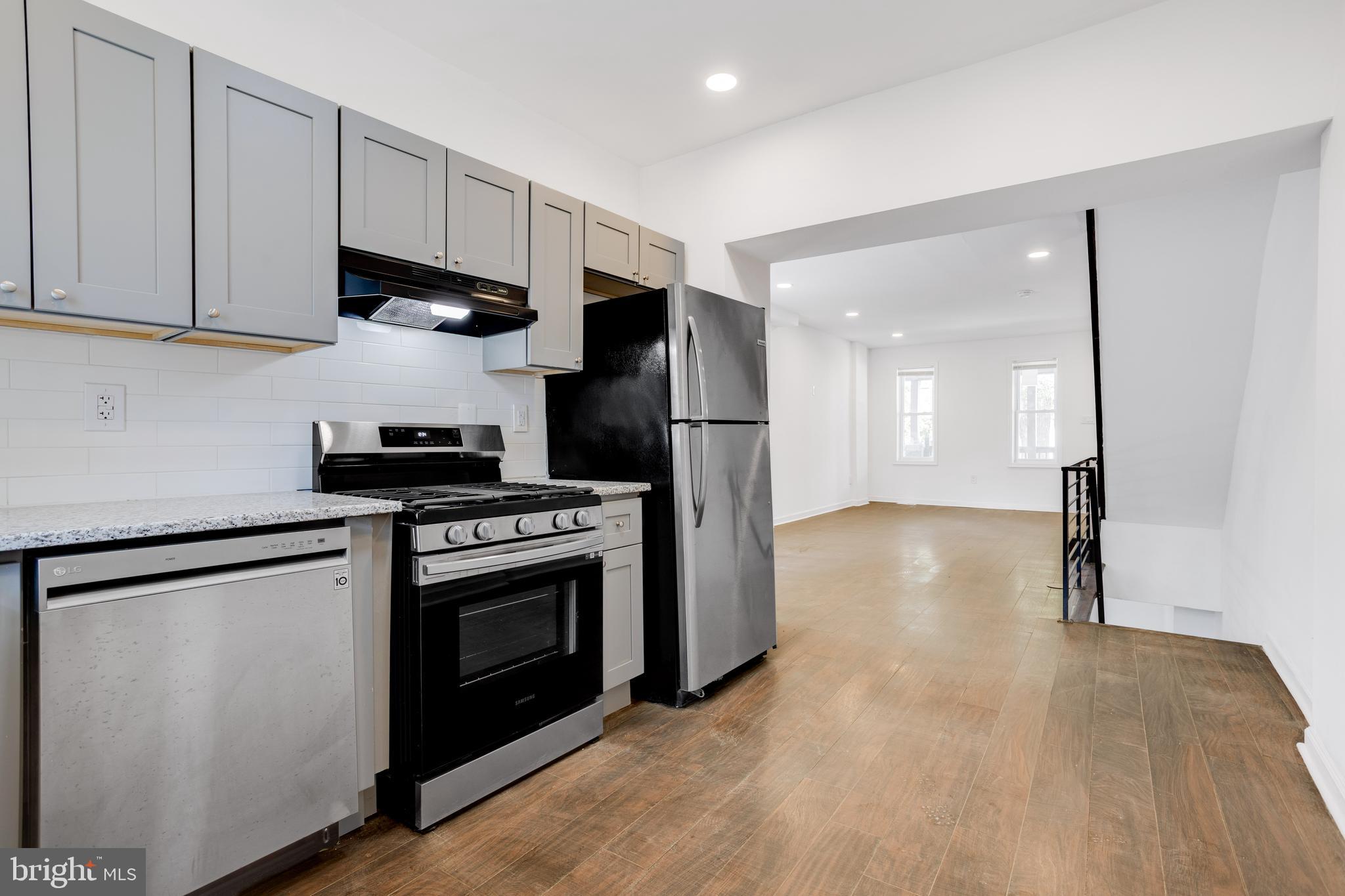 EAST KENSINGTON - Residential