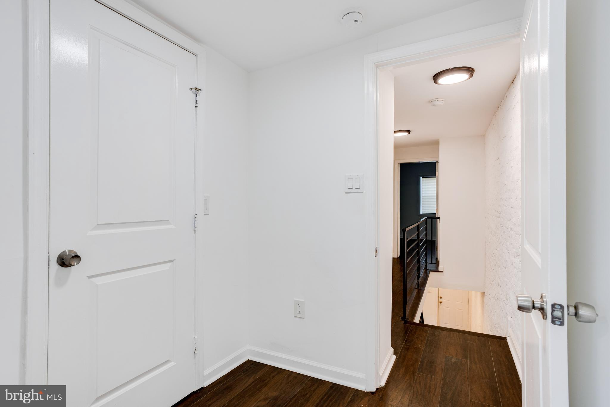 EAST KENSINGTON - Residential