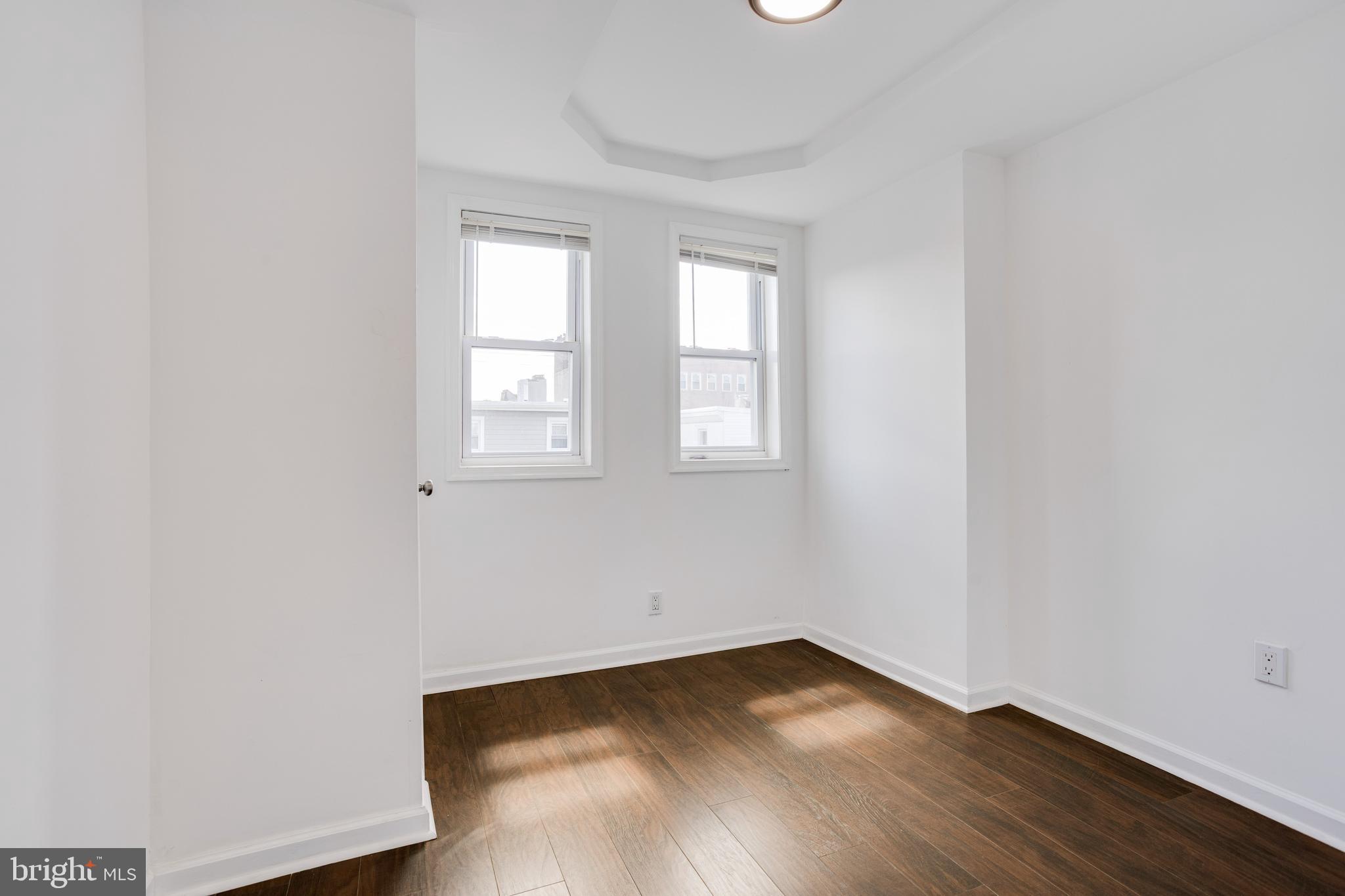 EAST KENSINGTON - Residential