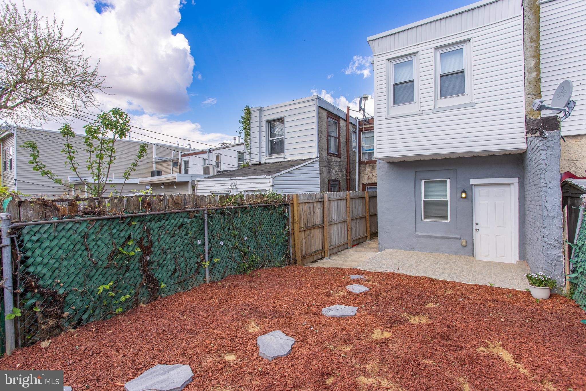 EAST KENSINGTON - Residential