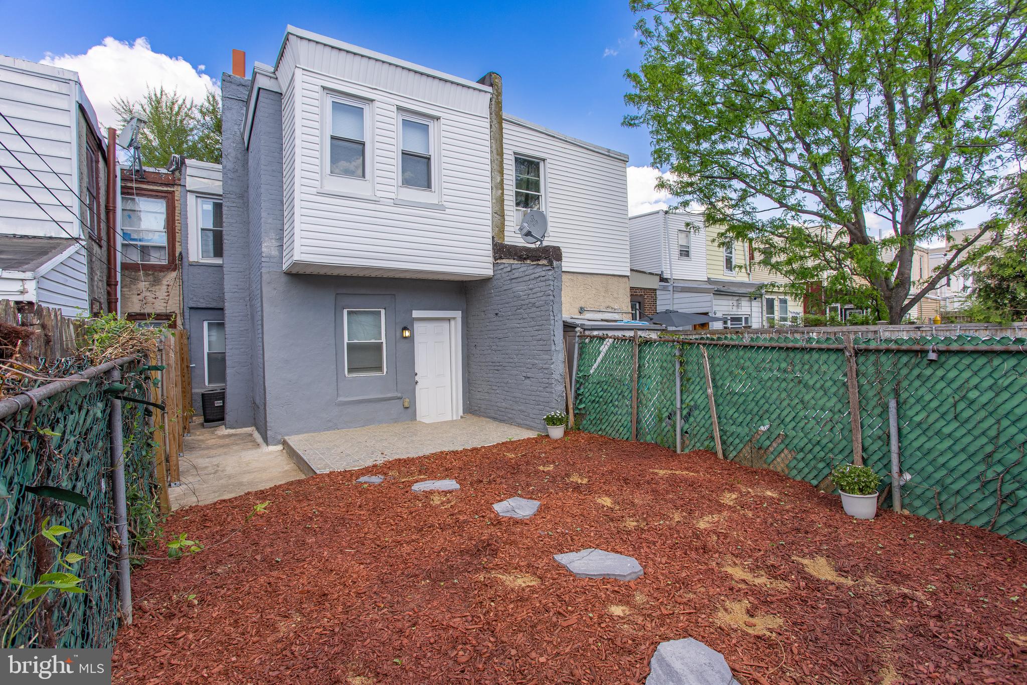 EAST KENSINGTON - Residential