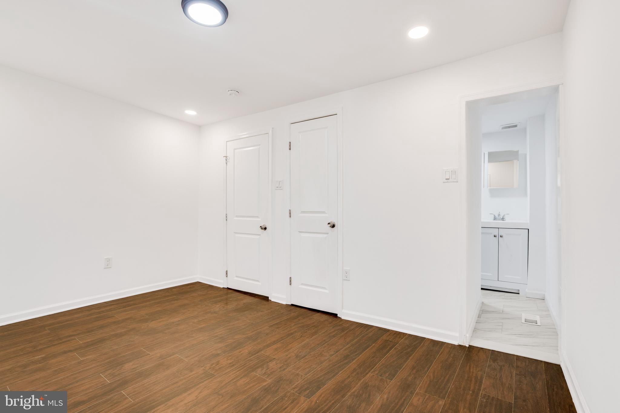 EAST KENSINGTON - Residential