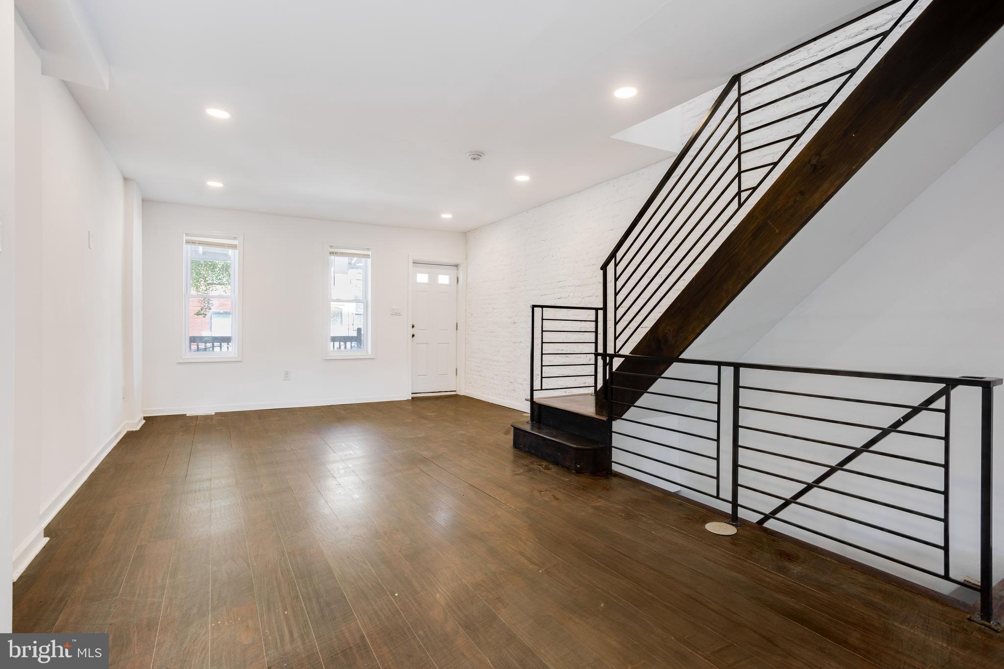 EAST KENSINGTON - Residential