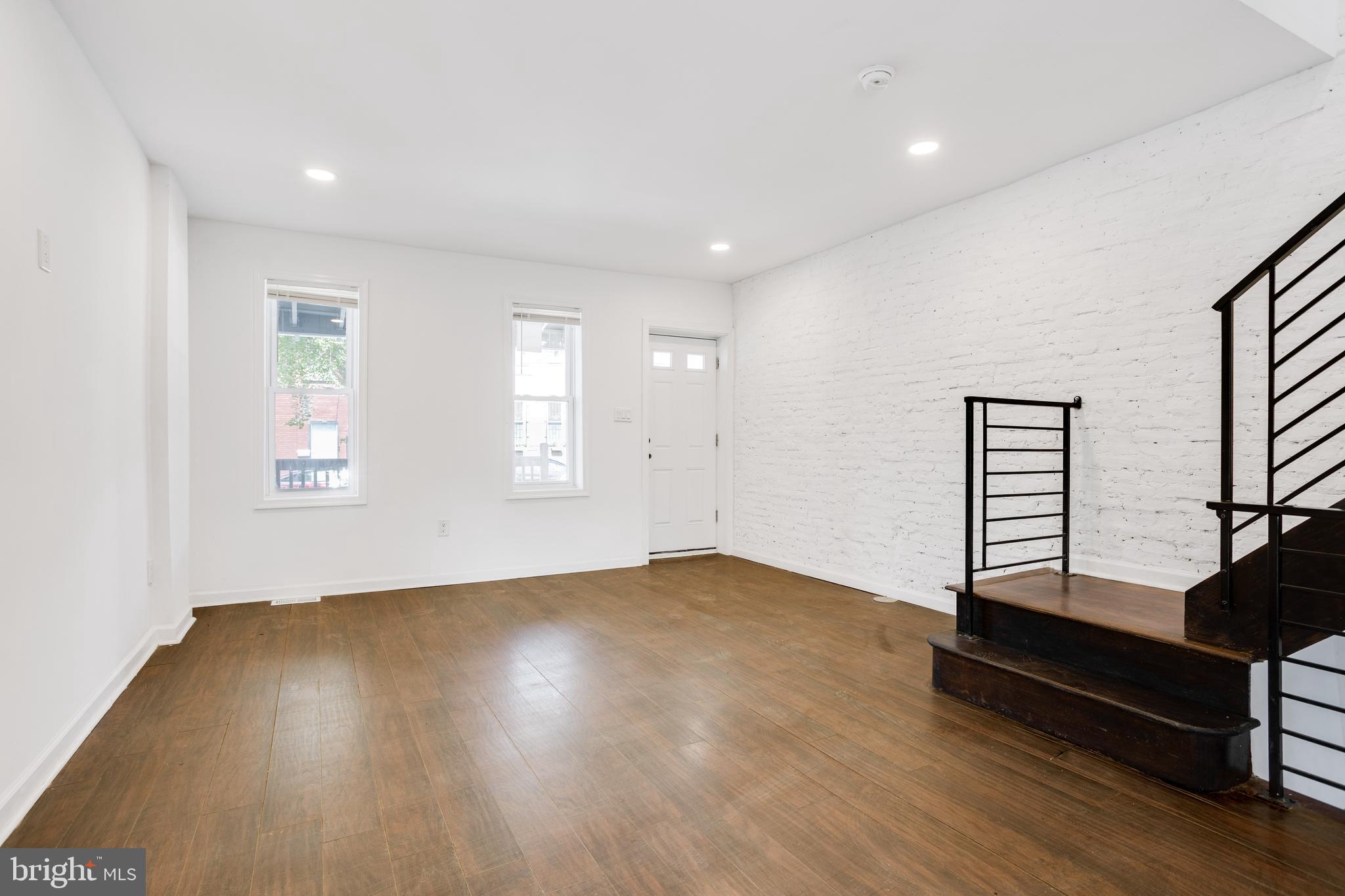 EAST KENSINGTON - Residential