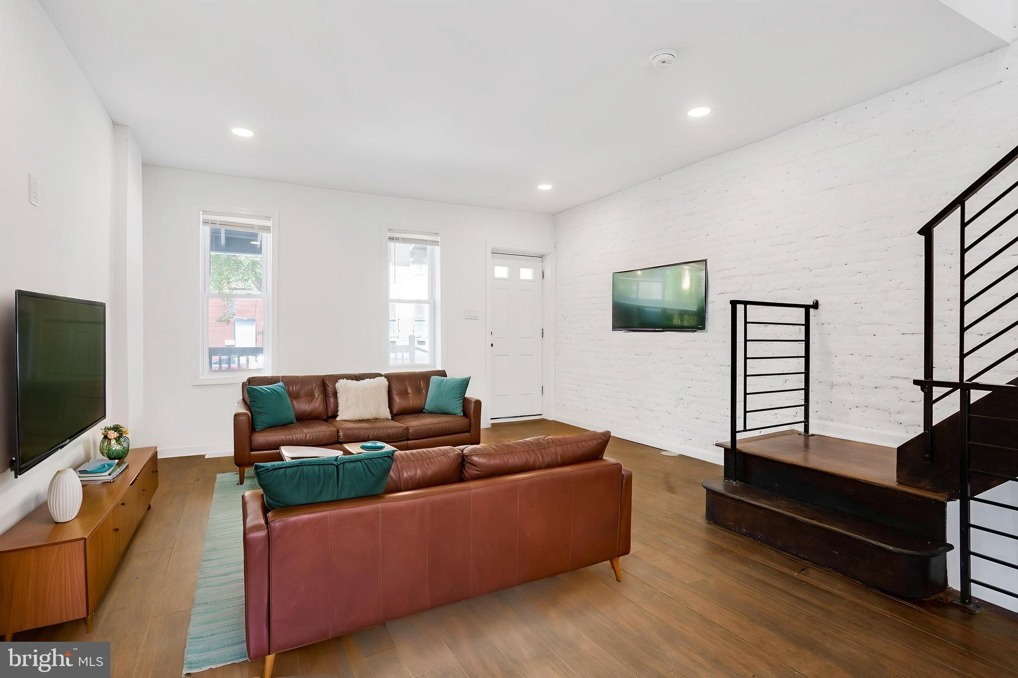 EAST KENSINGTON - Residential