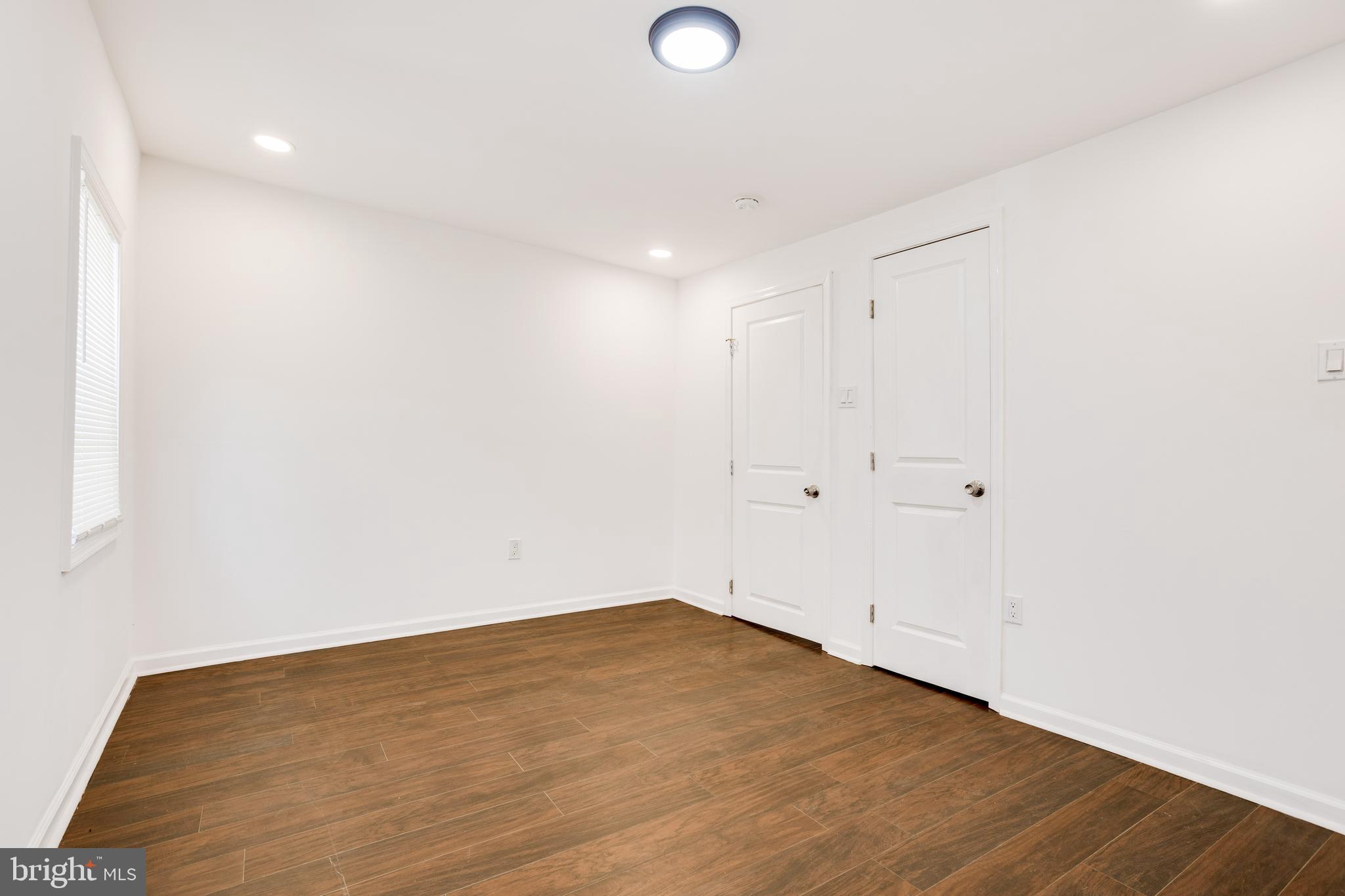 EAST KENSINGTON - Residential