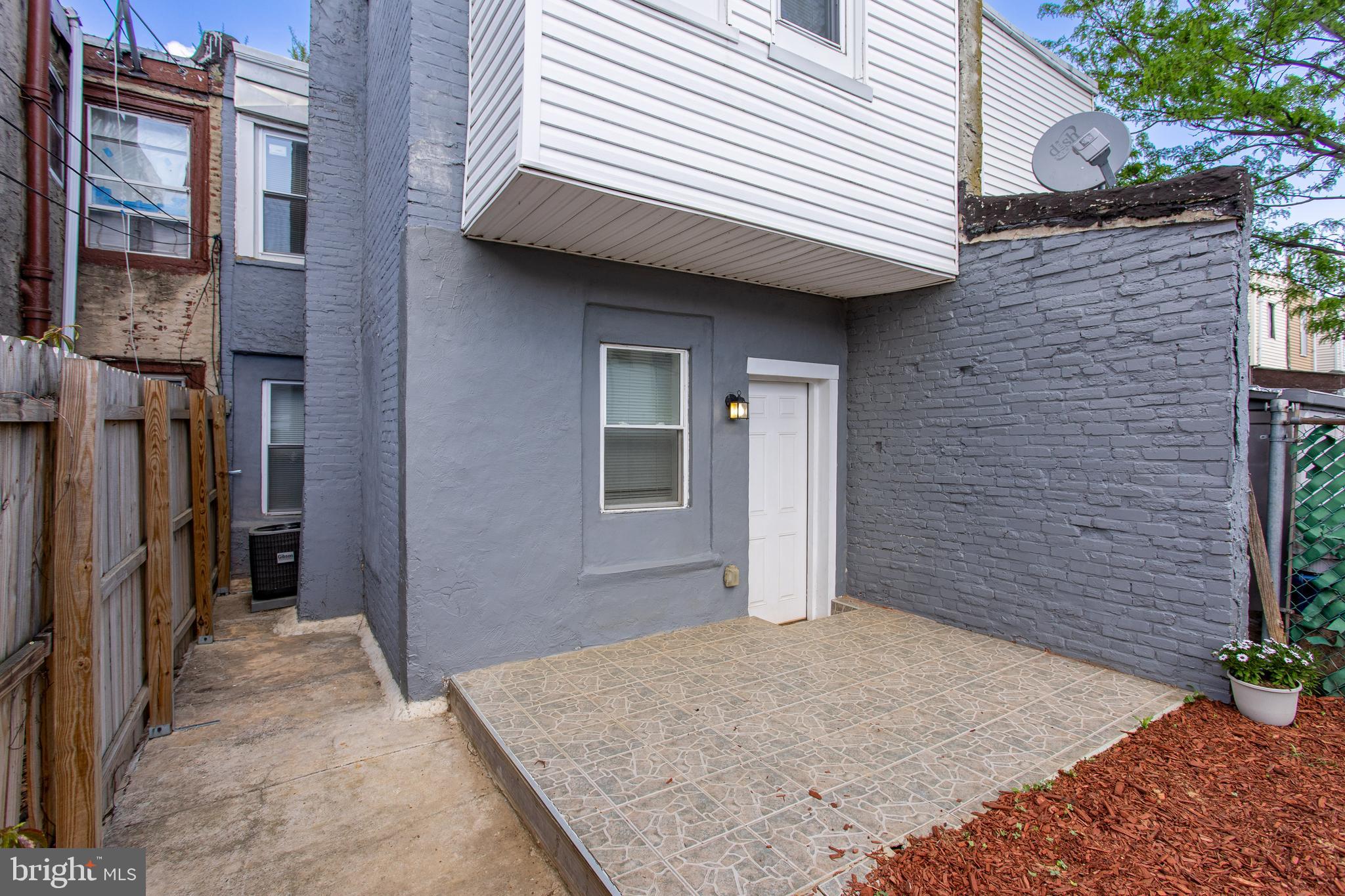 EAST KENSINGTON - Residential