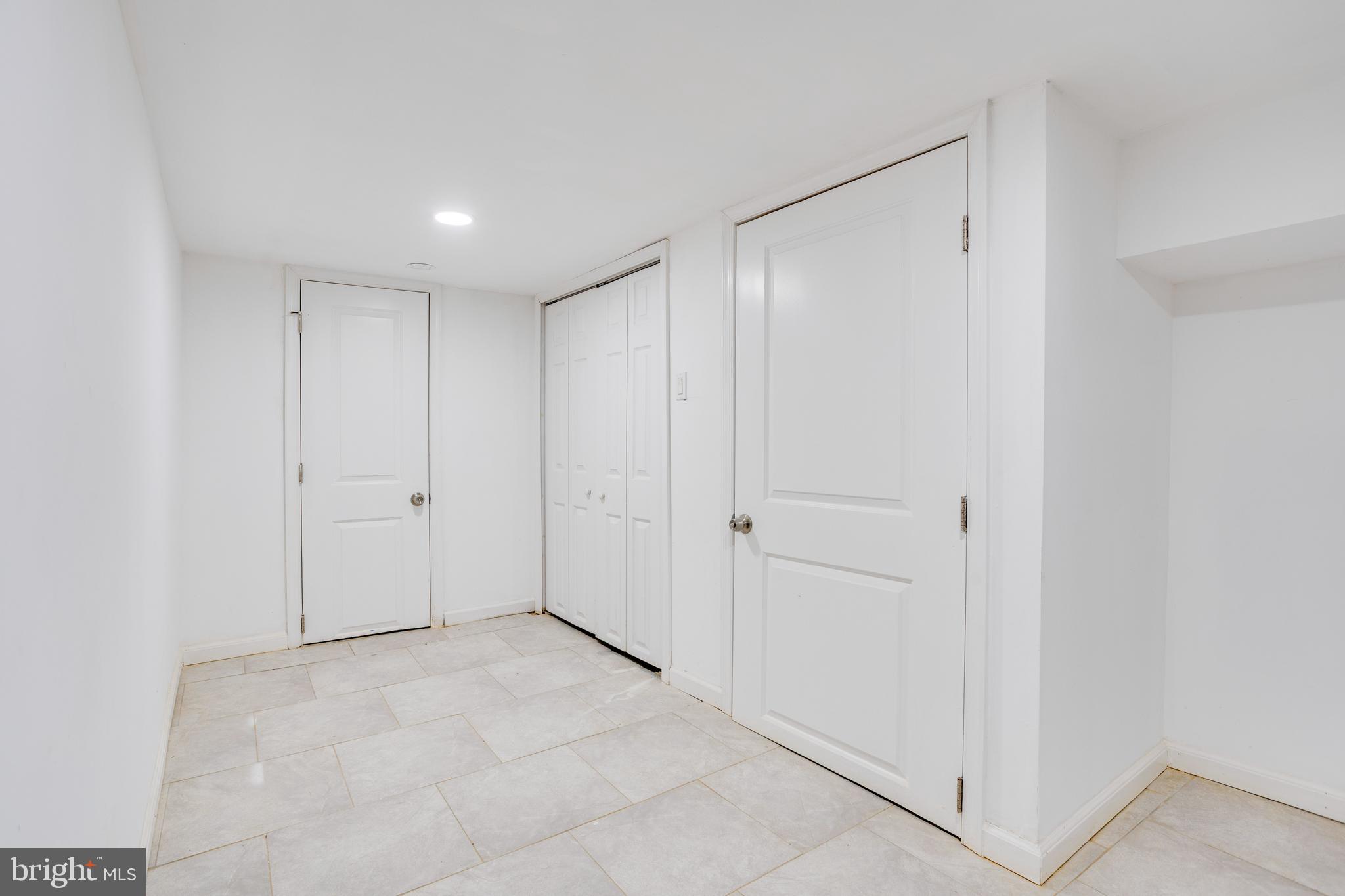 EAST KENSINGTON - Residential