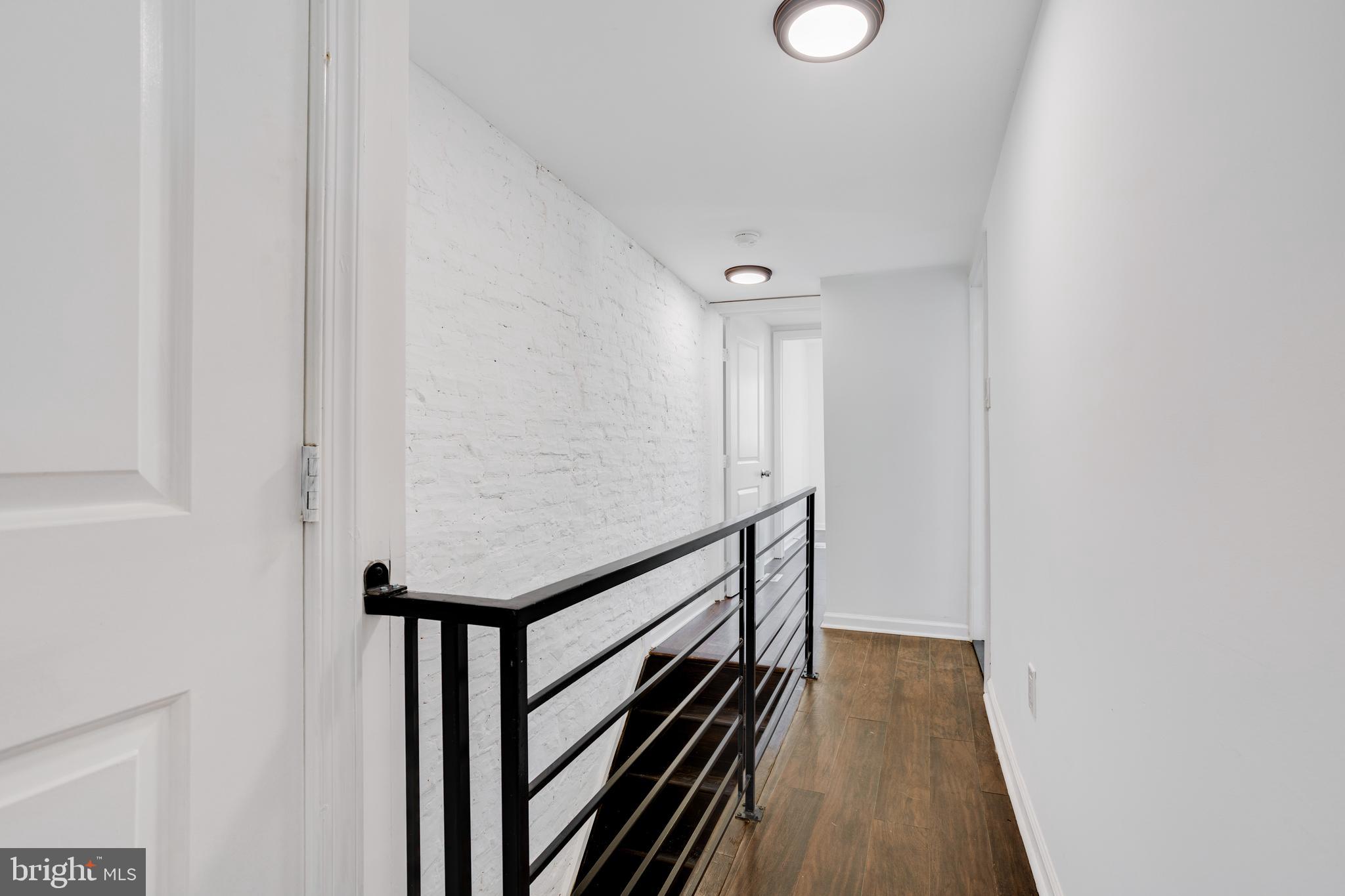 EAST KENSINGTON - Residential