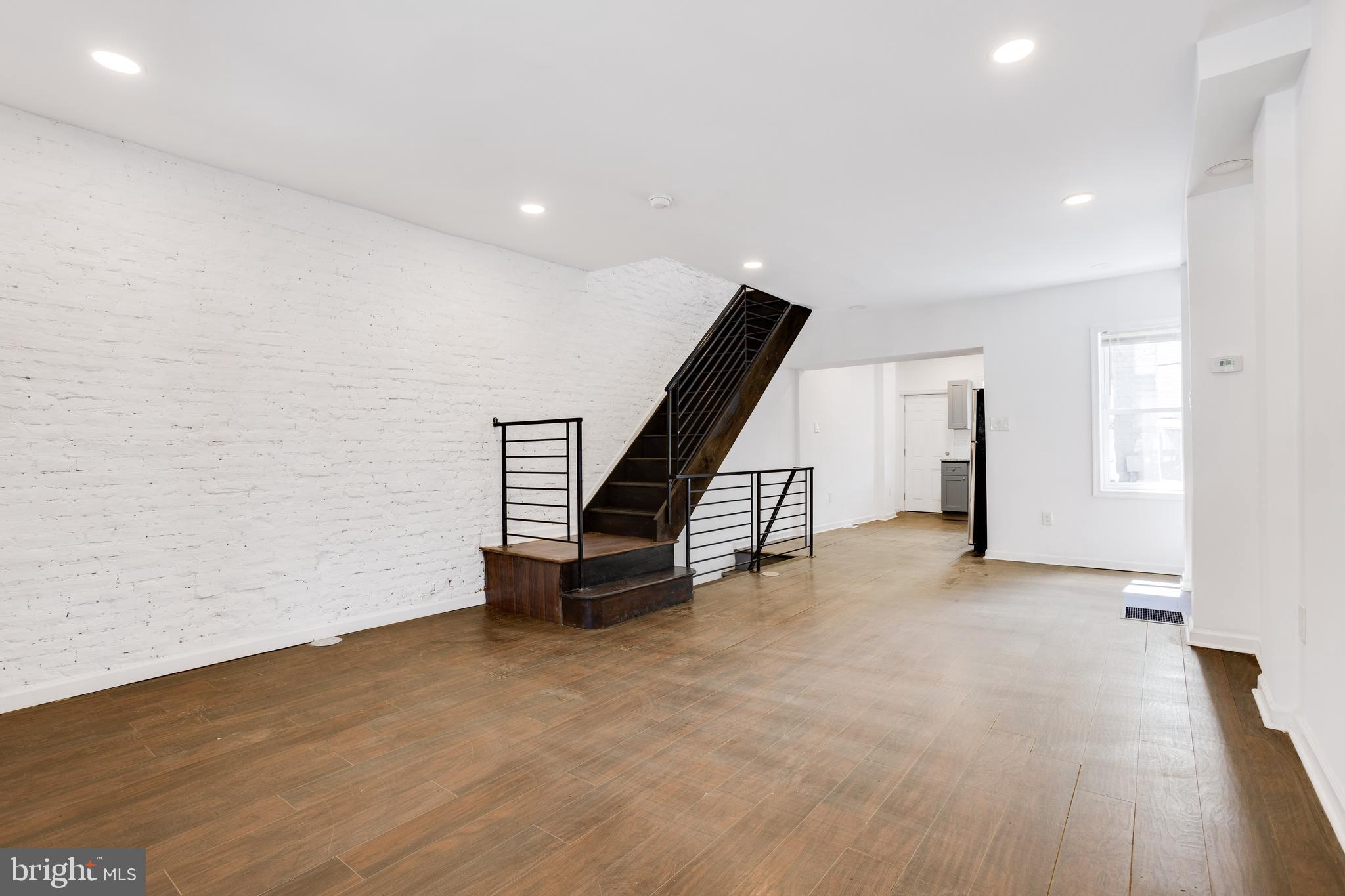 EAST KENSINGTON - Residential