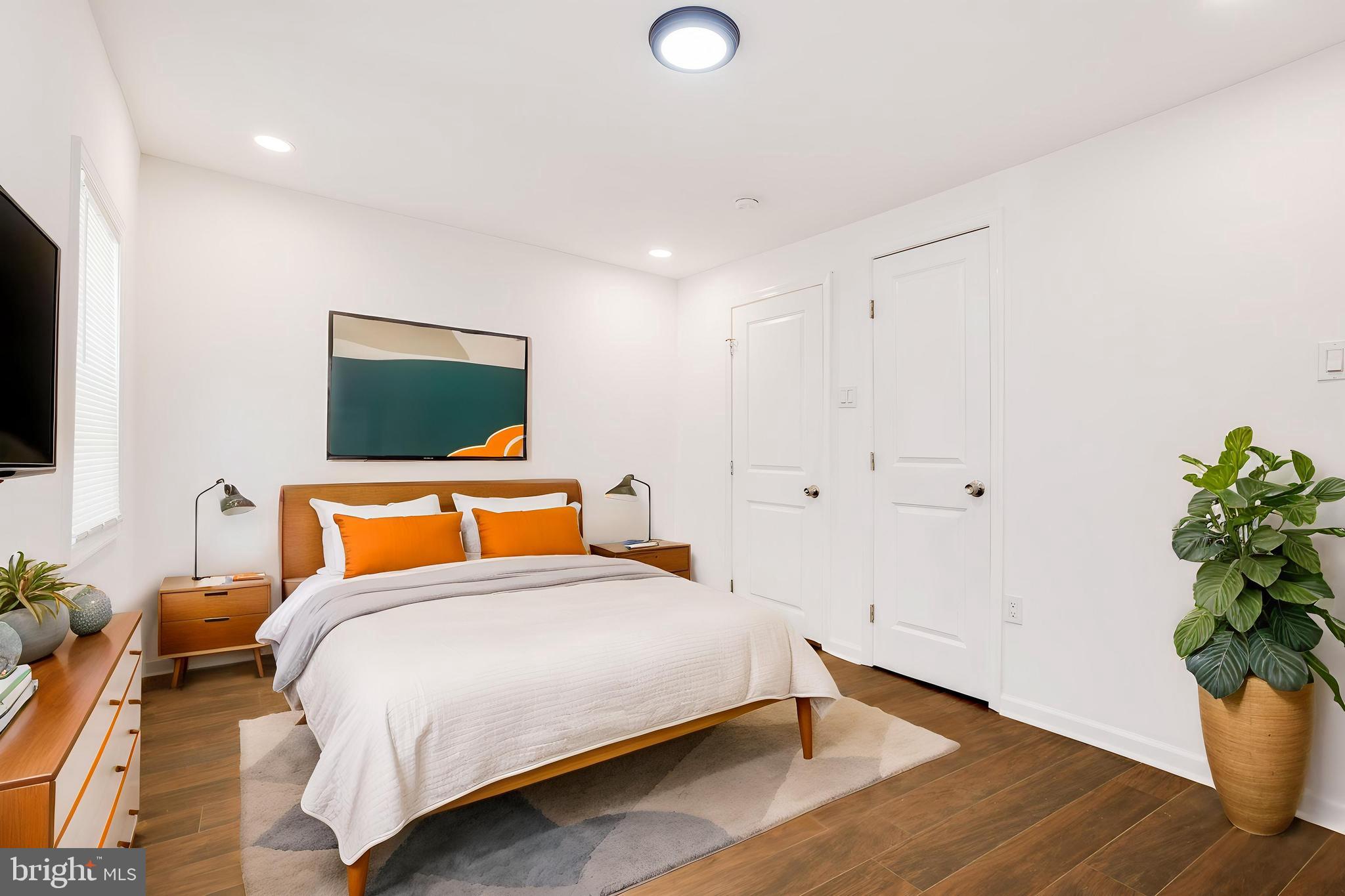 EAST KENSINGTON - Residential