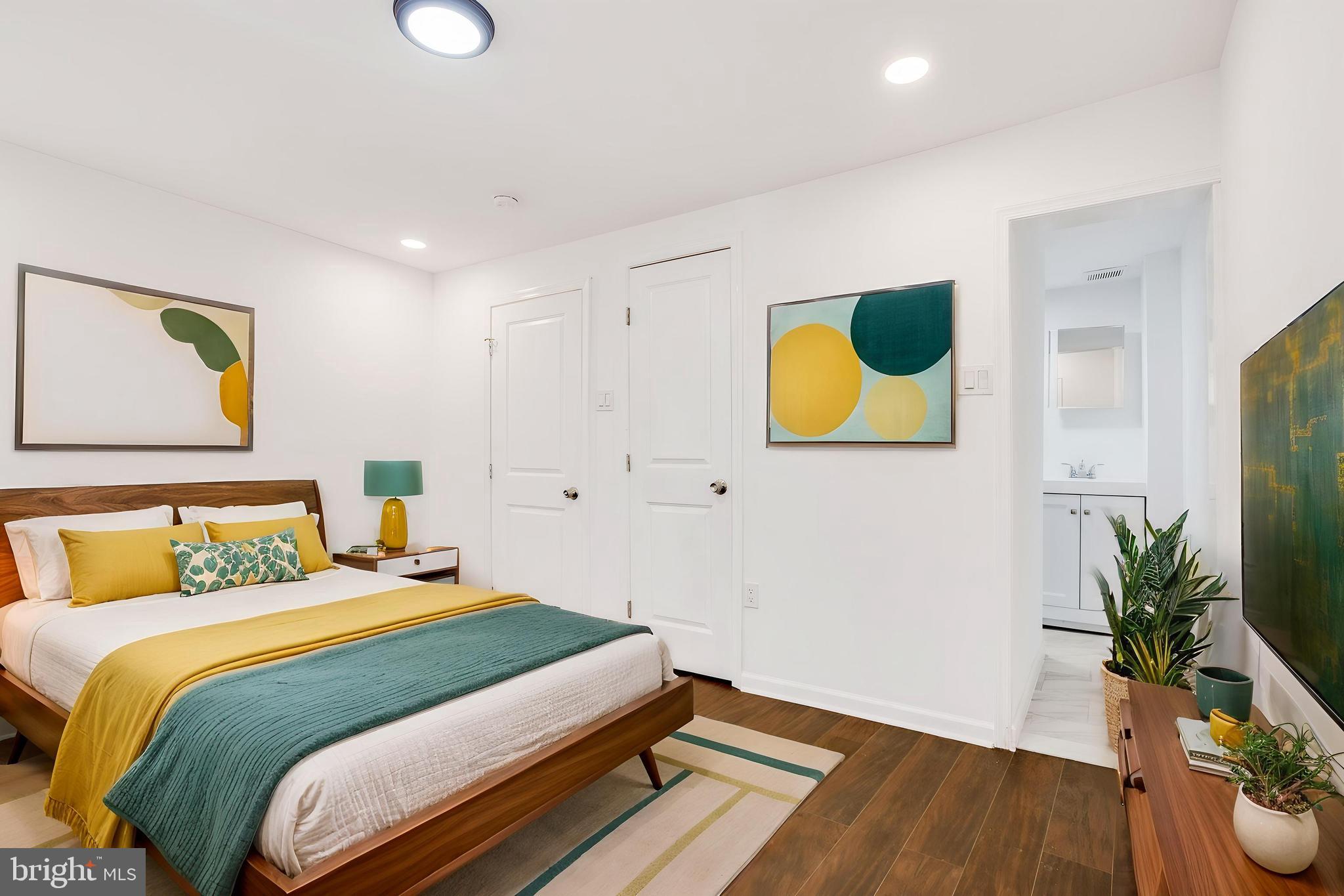 EAST KENSINGTON - Residential