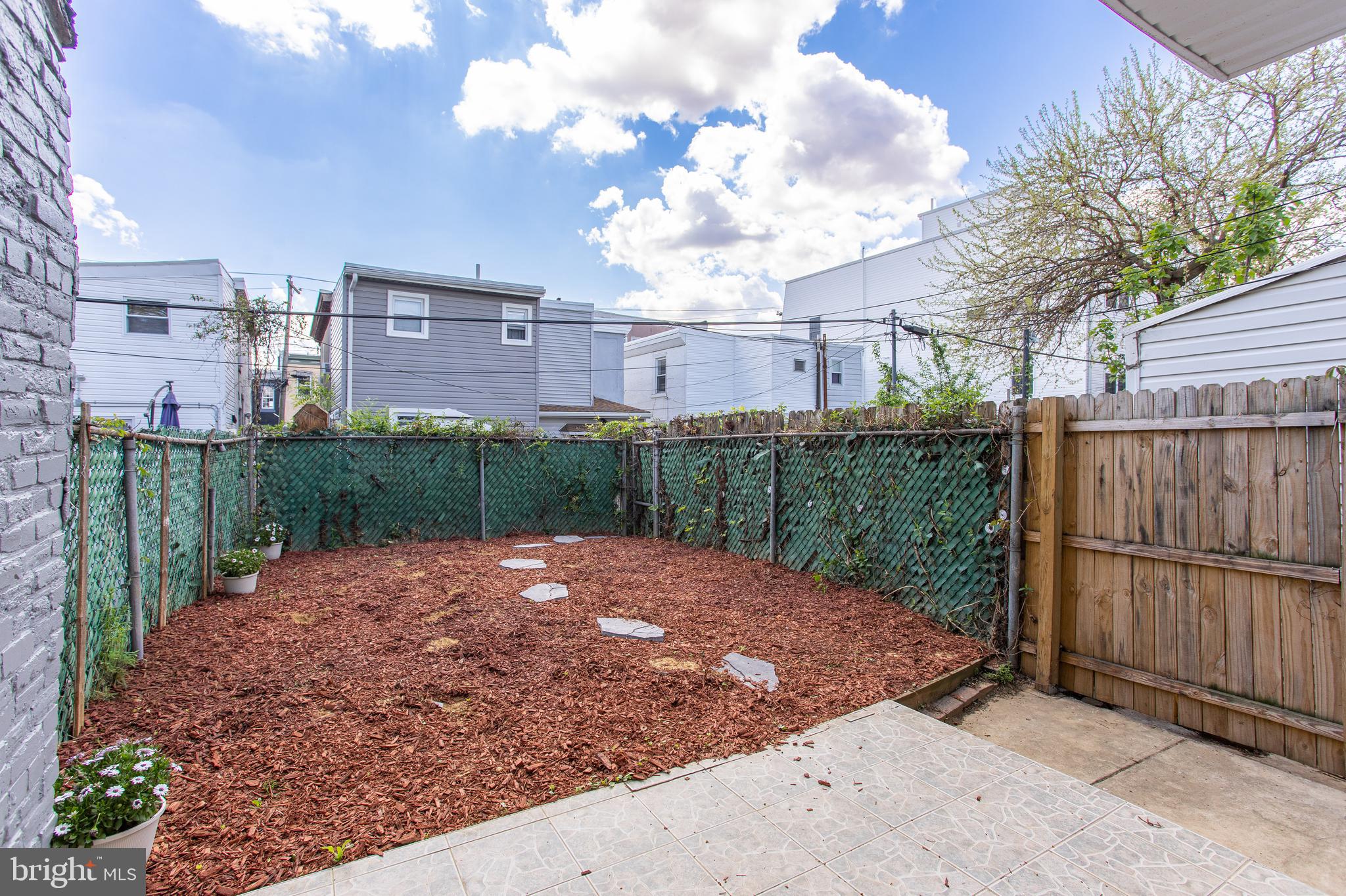 EAST KENSINGTON - Residential