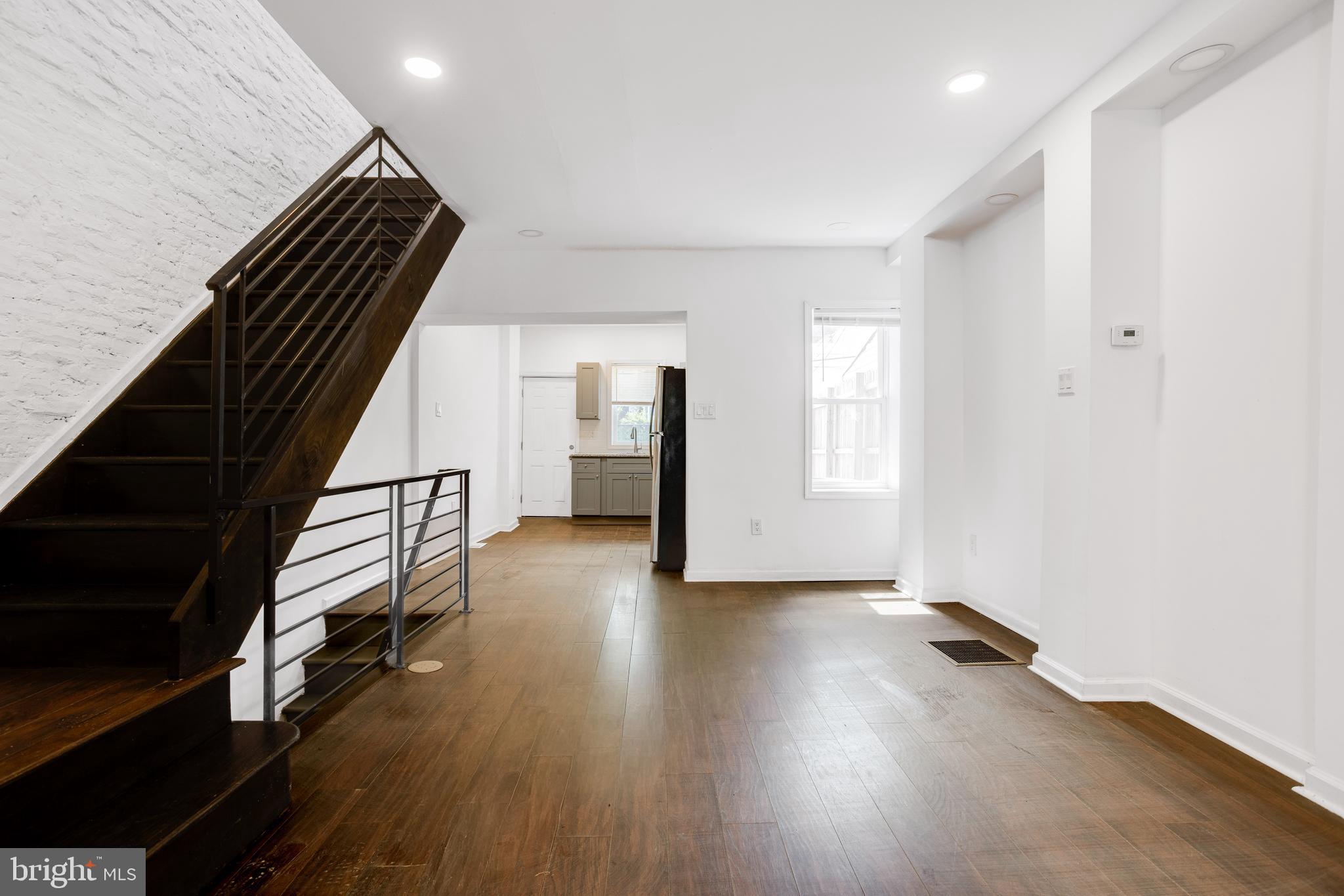 EAST KENSINGTON - Residential