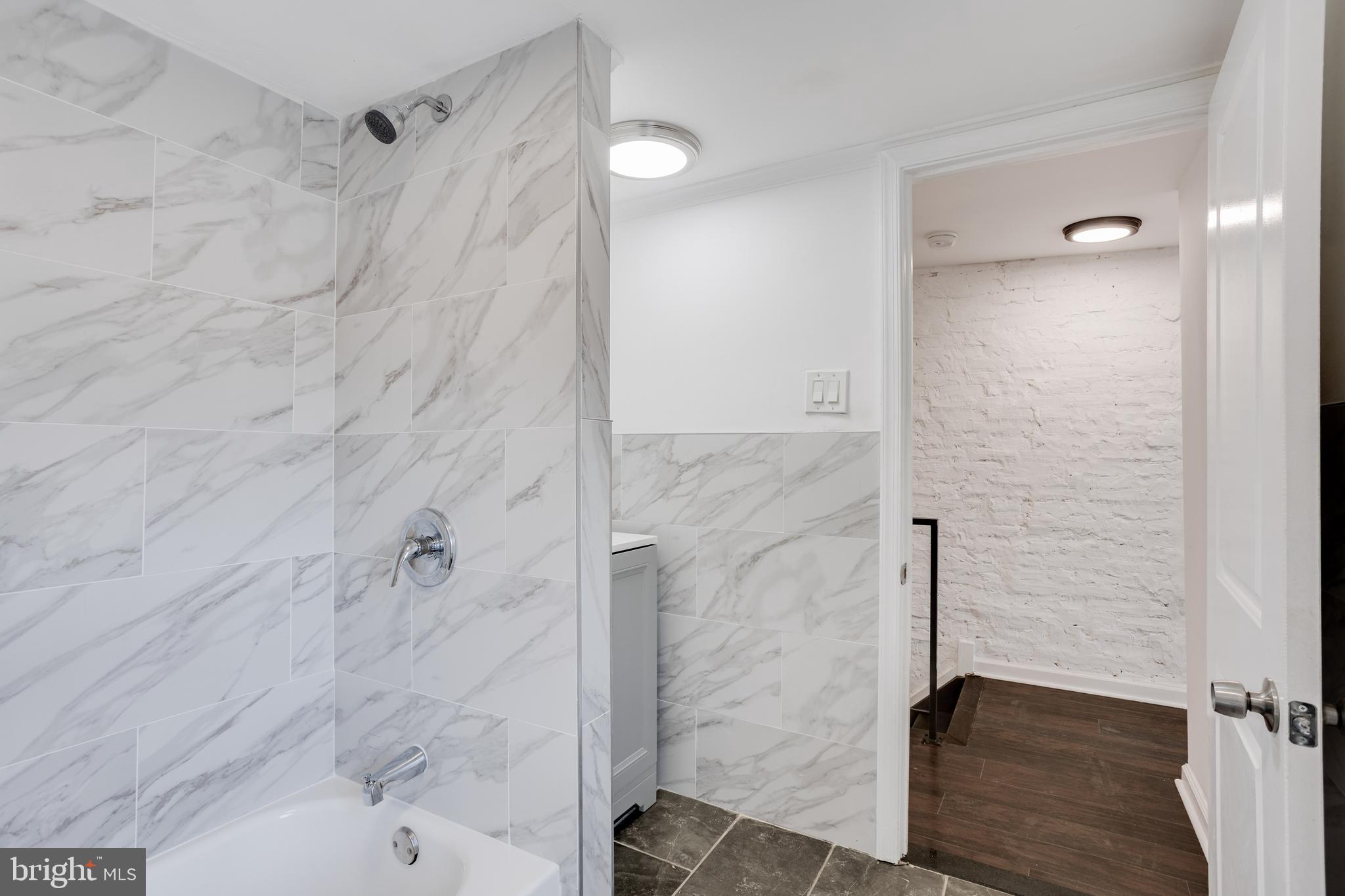 EAST KENSINGTON - Residential