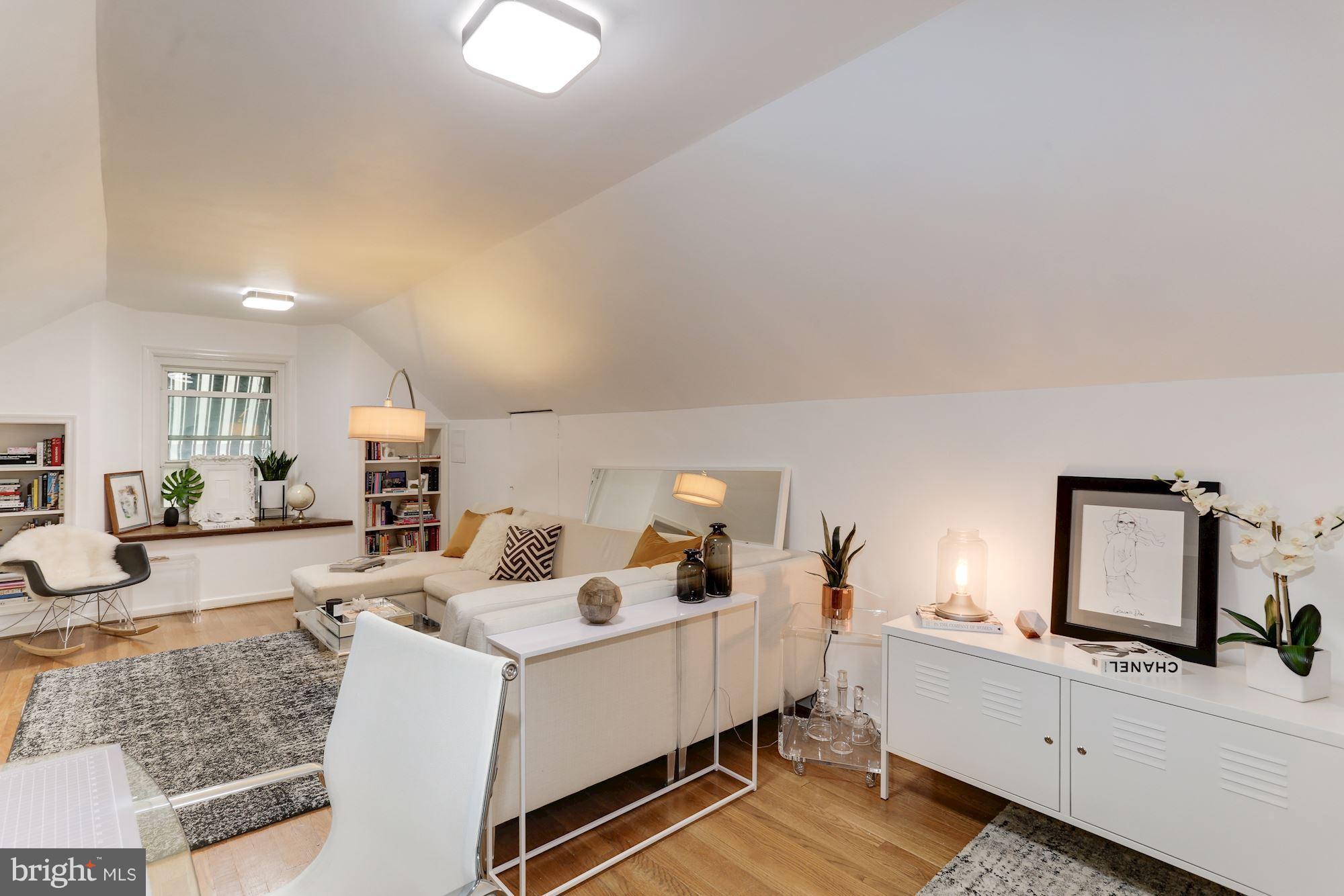 WOODSIDE KNOLLS - Residential