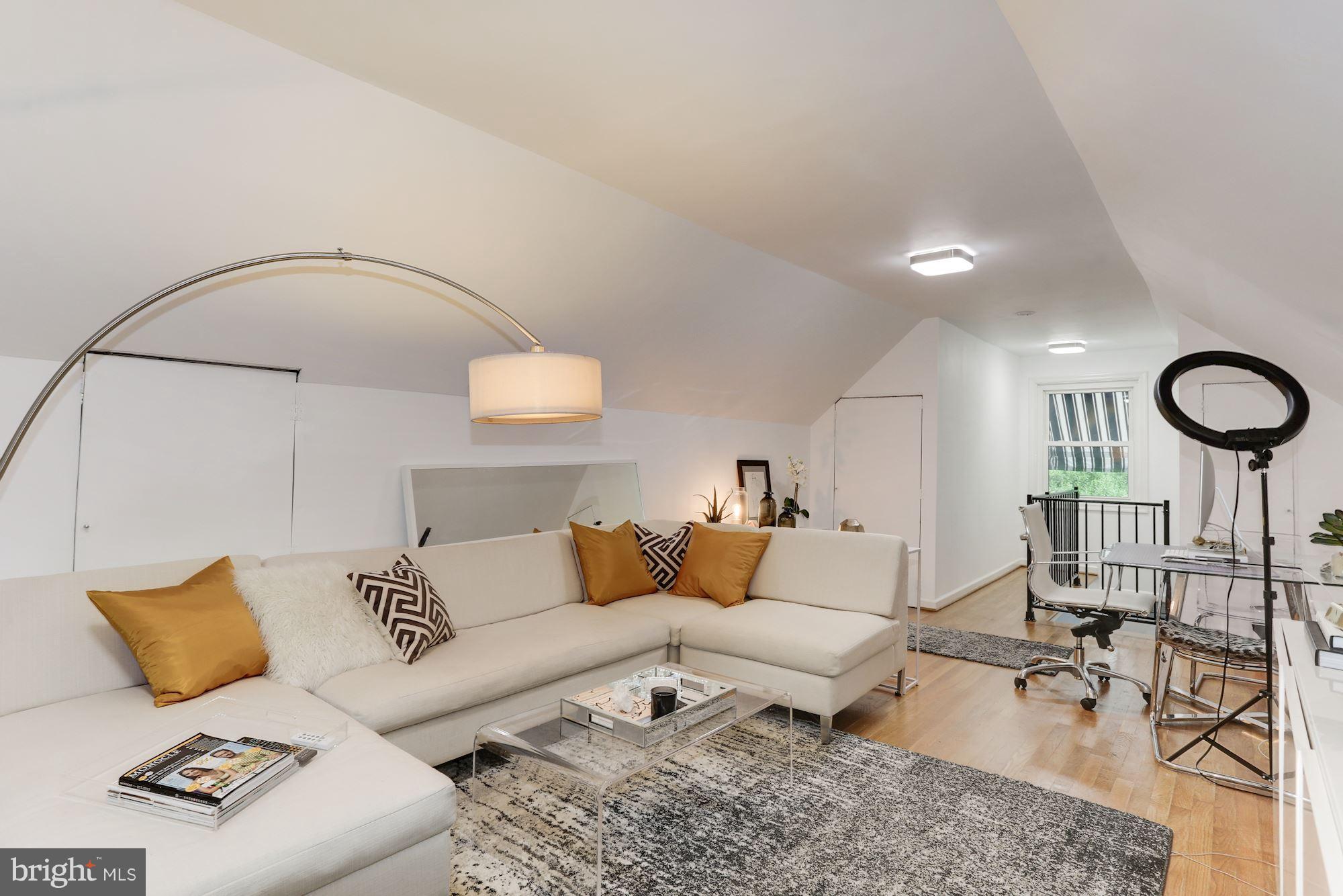 WOODSIDE KNOLLS - Residential