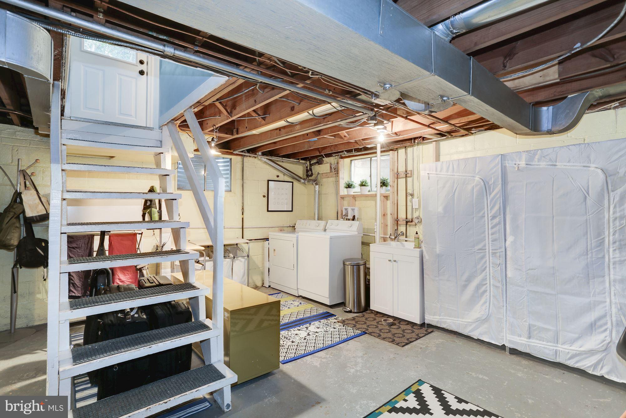 WOODSIDE KNOLLS - Residential