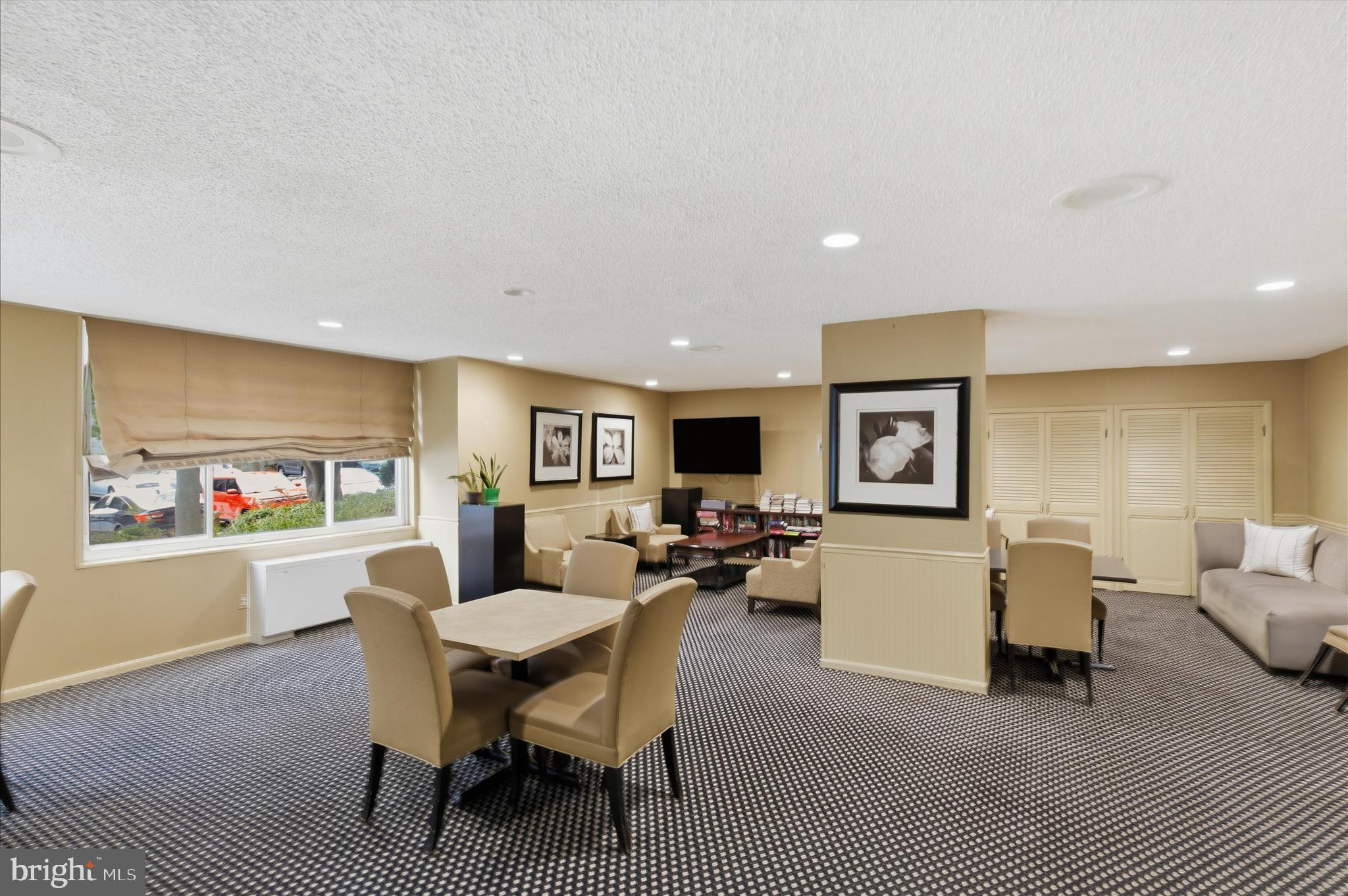 VISTAS AT WASHINGTONIAN WOODS - Residential