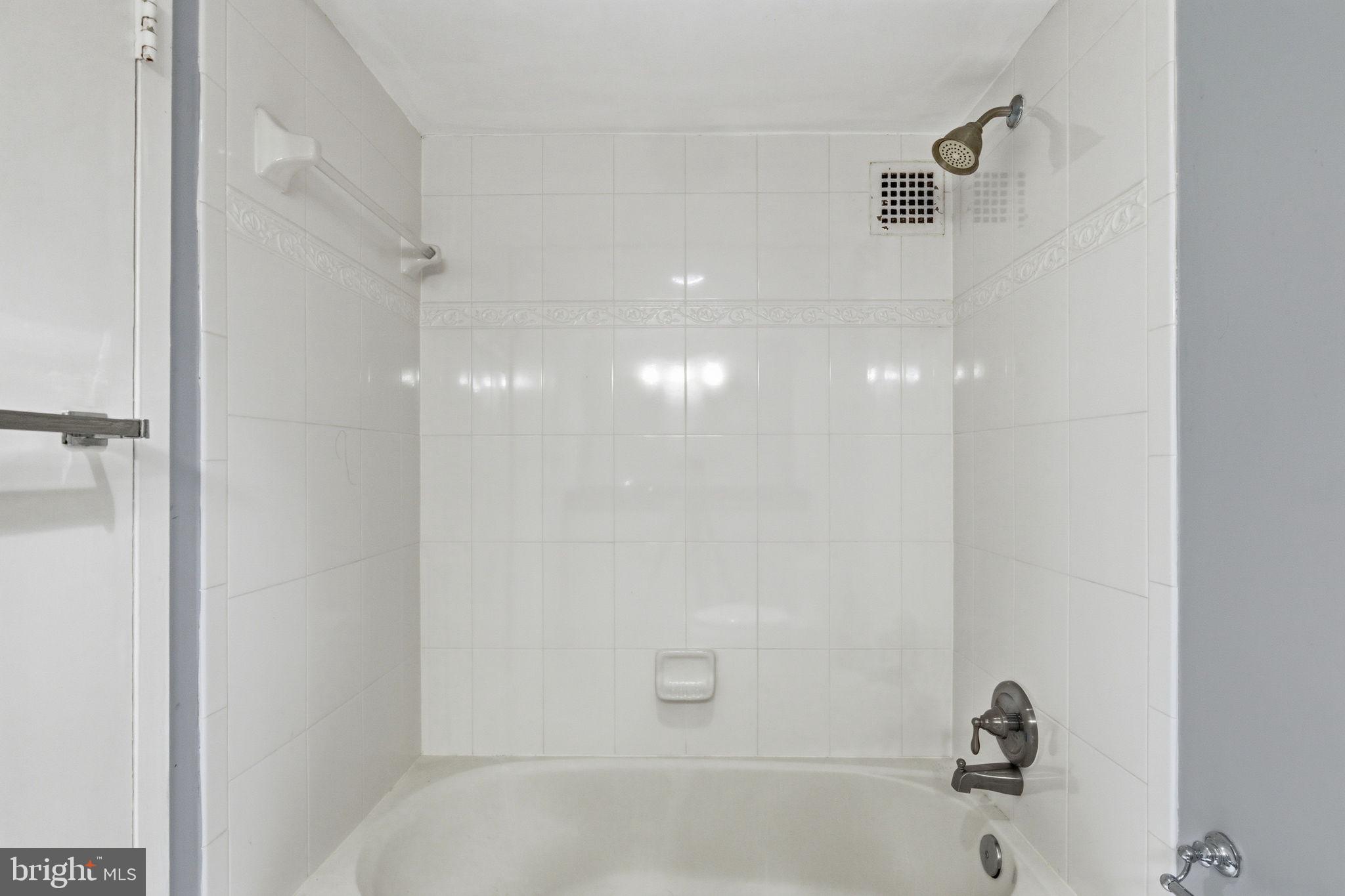 VISTAS AT WASHINGTONIAN WOODS - Residential