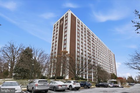 Photo of 11801 Rockville Pike #313, ROCKVILLE, MD 20852 (MLS # MDMC2209784)