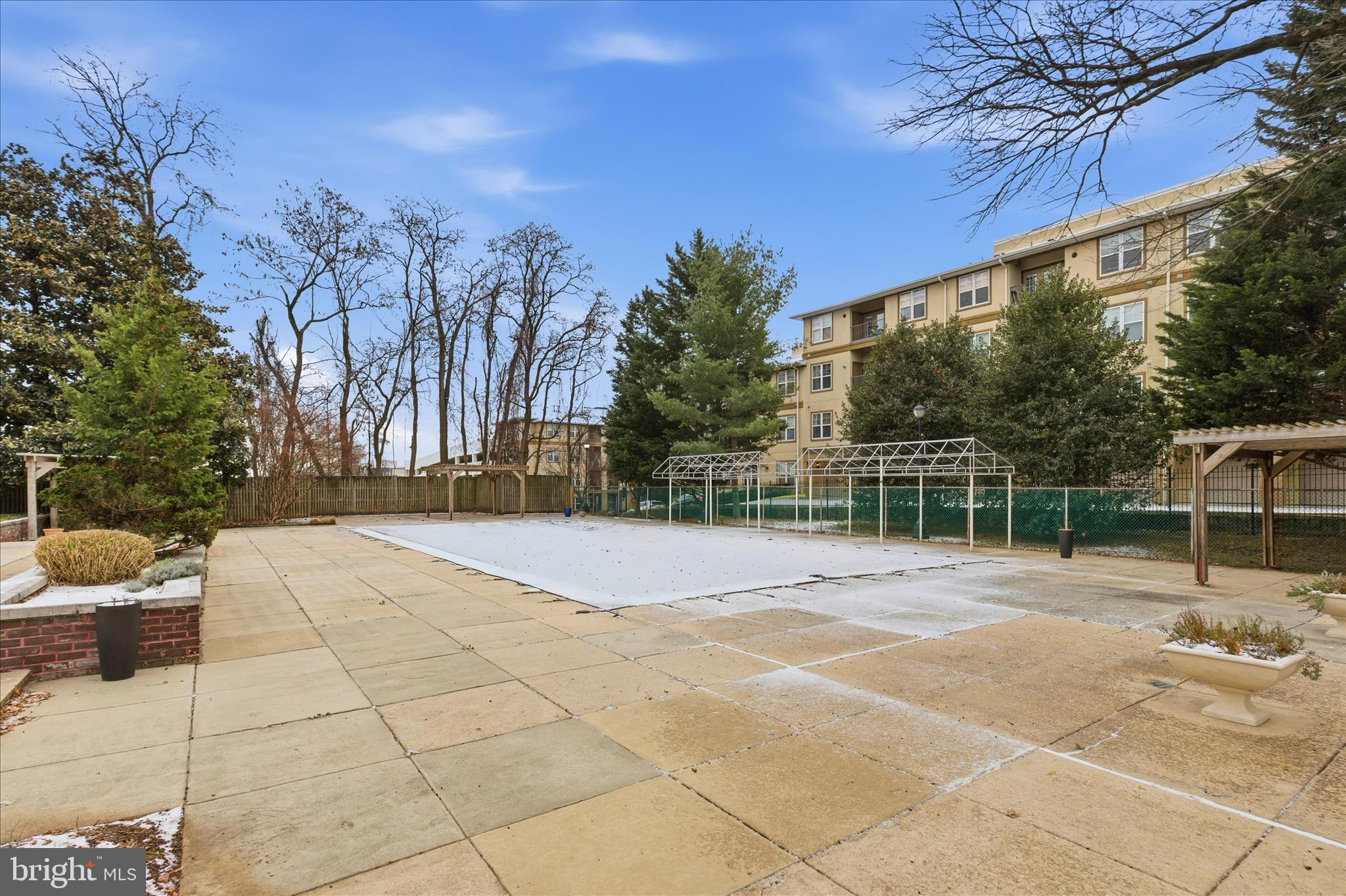 VISTAS AT WASHINGTONIAN WOODS - Residential