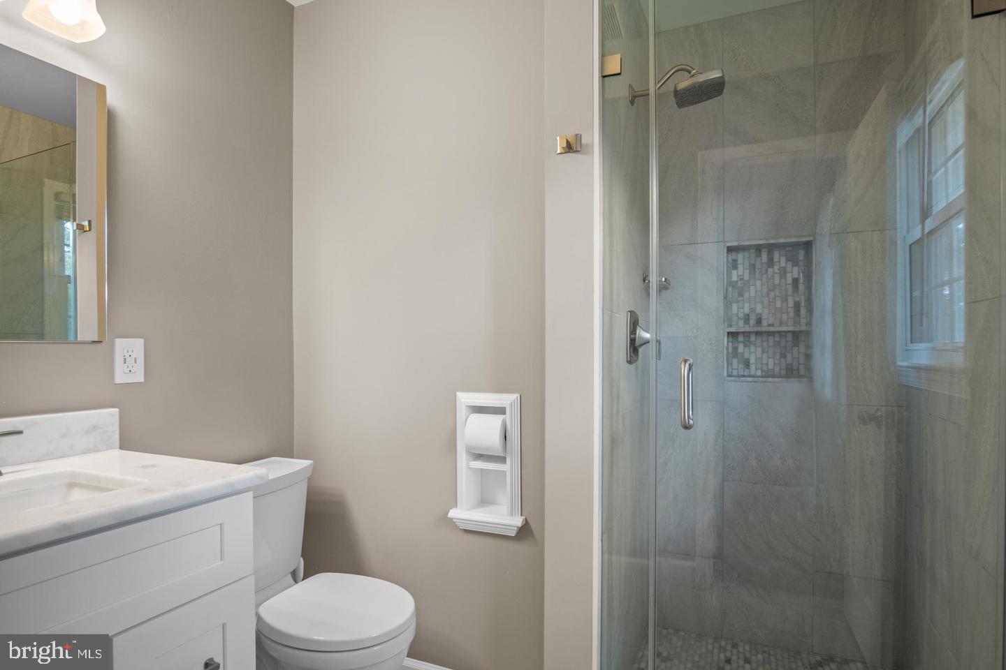 ROSE HILL MANOR - Residential Lease