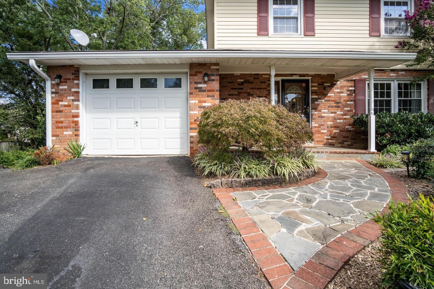 ROSE HILL MANOR - Residential Lease