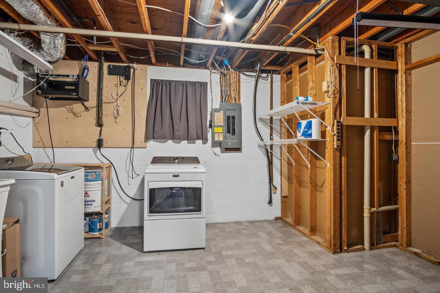 ROSE HILL MANOR - Residential Lease