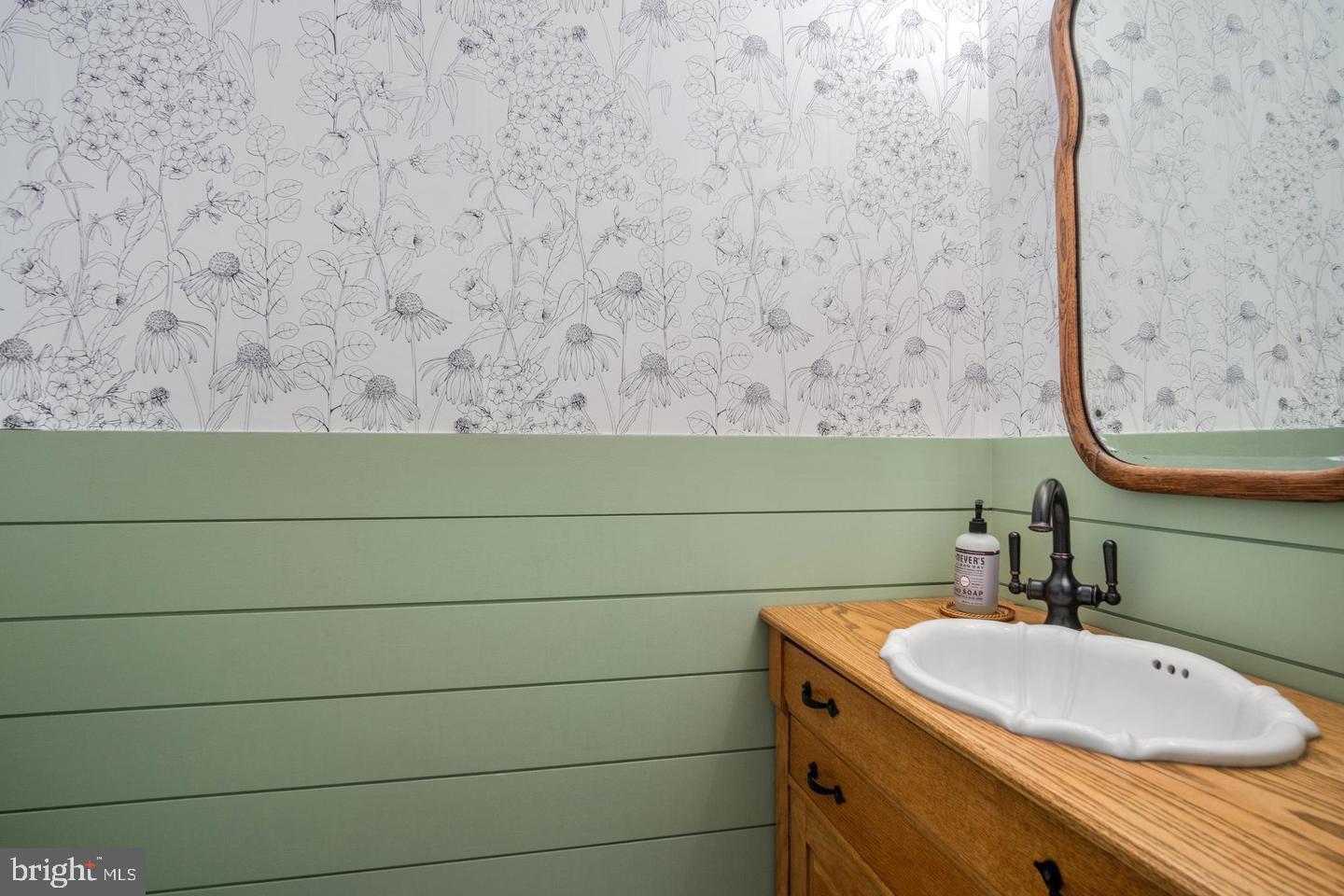 ROSE HILL MANOR - Residential Lease