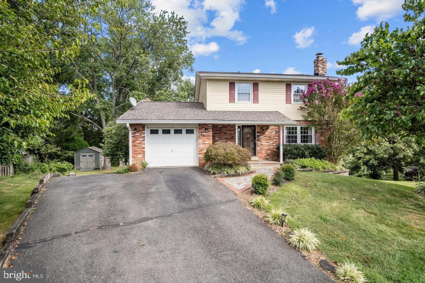 ROSE HILL MANOR - Residential Lease