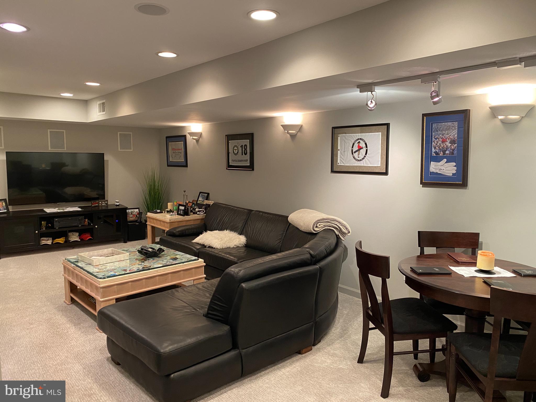 HAMPTON GREEN - Residential