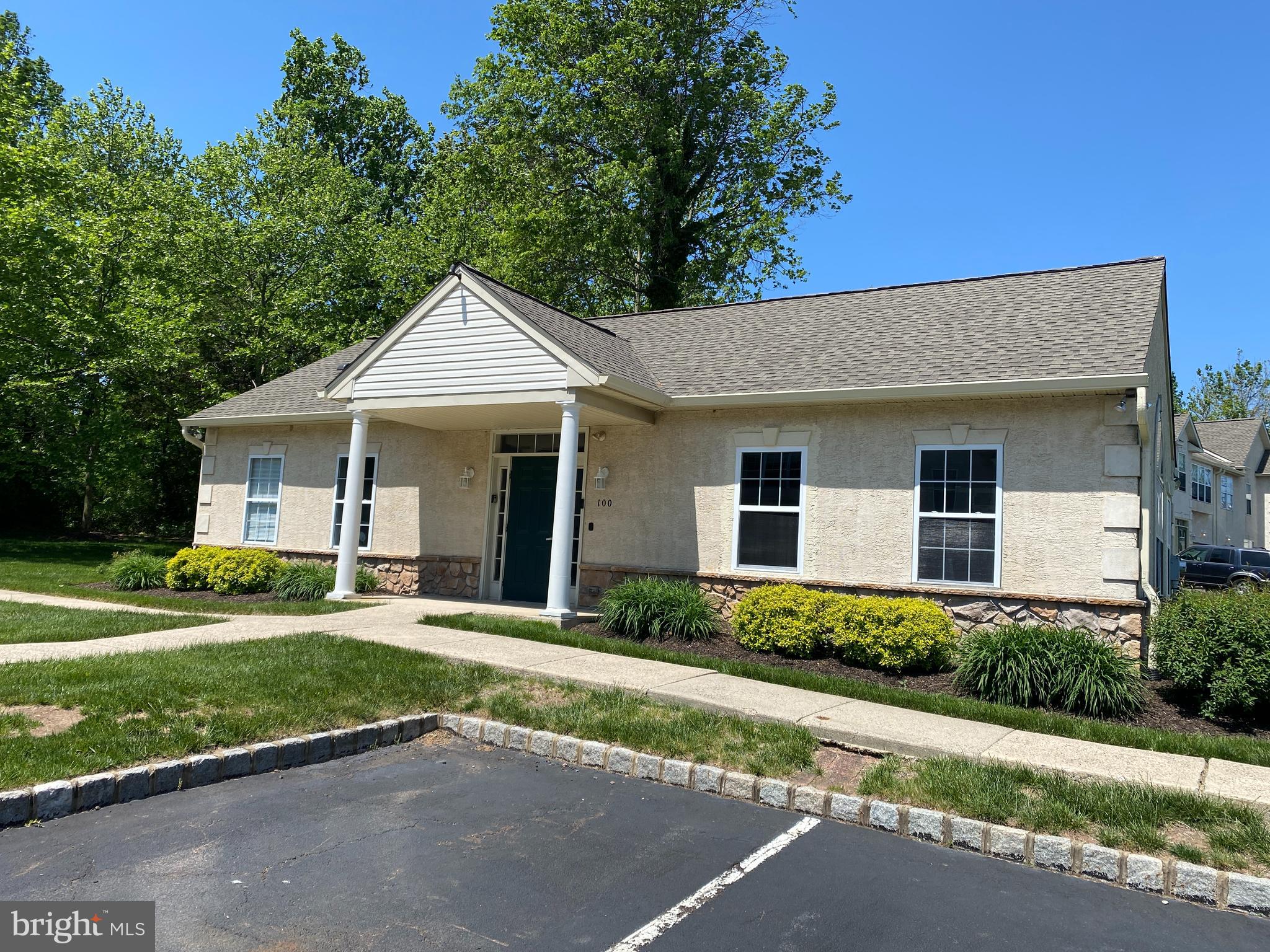 HAMPTON GREEN - Residential