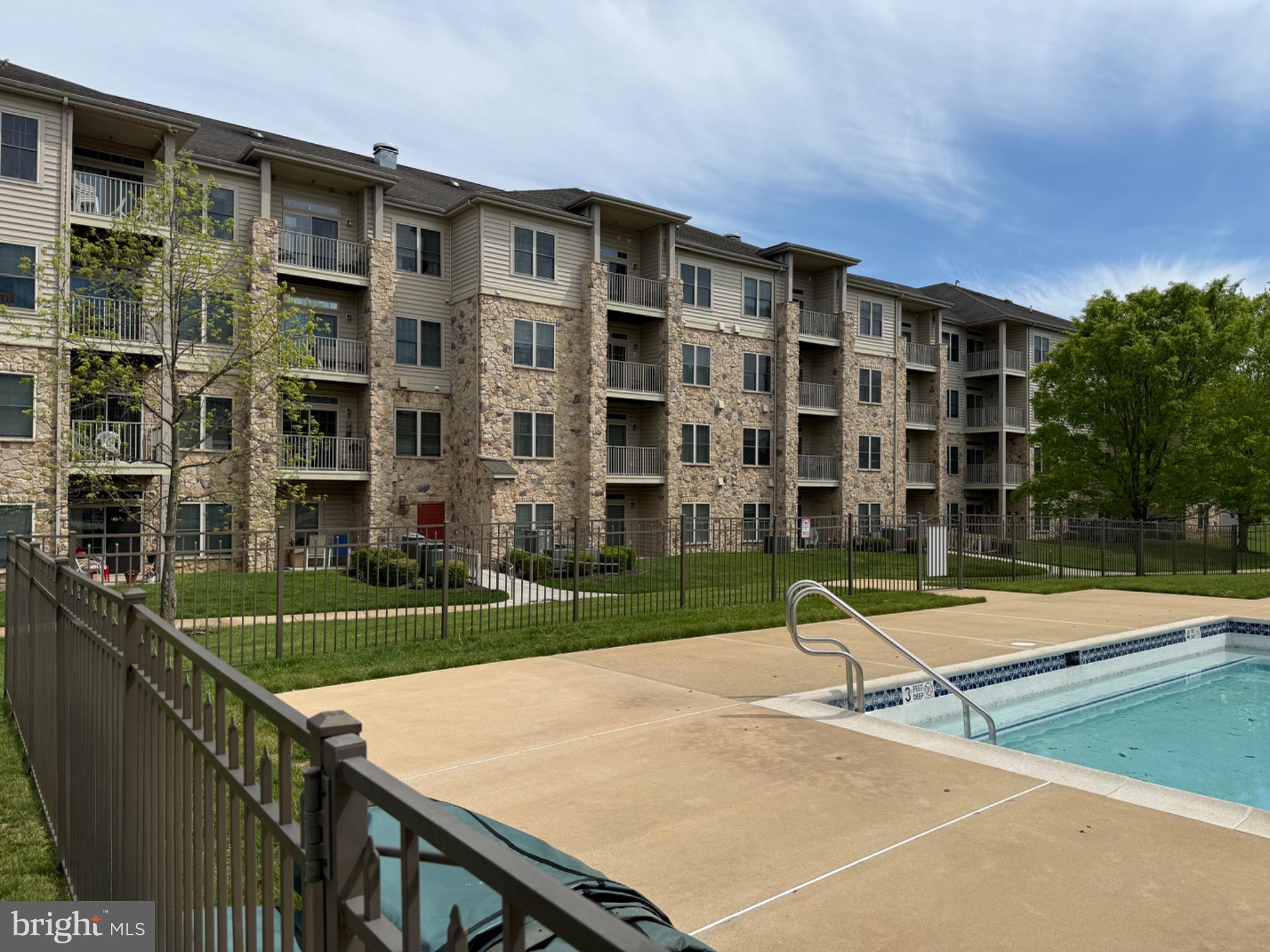 VILLAGE OF FOUNTAINVIEW - Residential