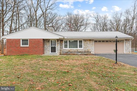 Photo of 19734 Longmeadow Road, HAGERSTOWN, MD 21742 (MLS # MDWA2033166)