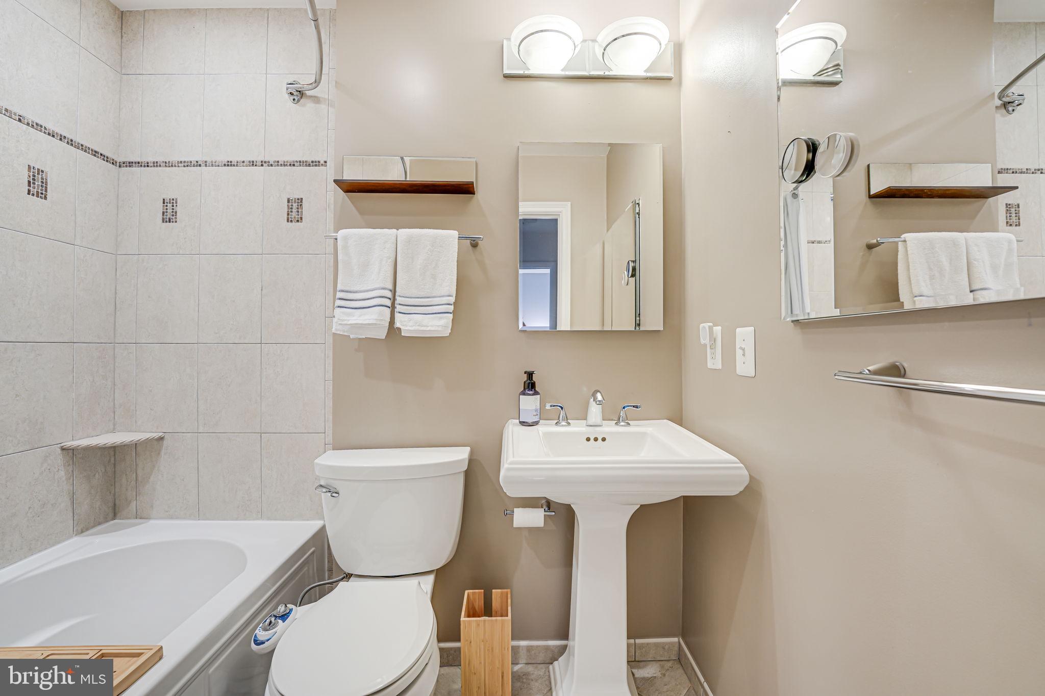 TERRACE TOWNE HOMES OF GUNSTON - Residential