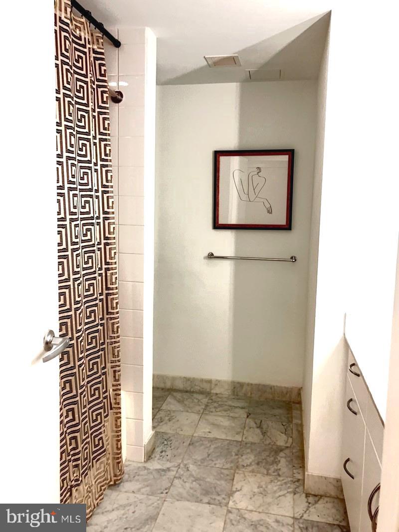 RITTENHOUSE SQUARE - Residential Lease