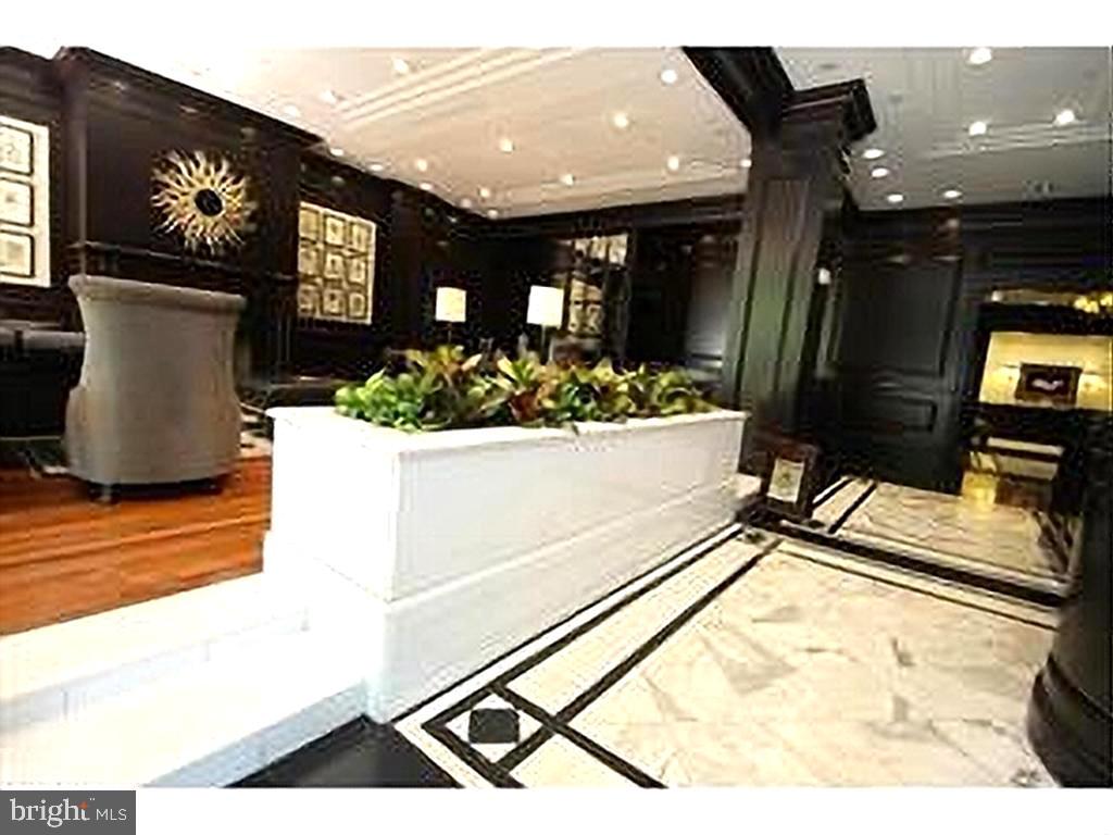 RITTENHOUSE SQUARE - Residential Lease